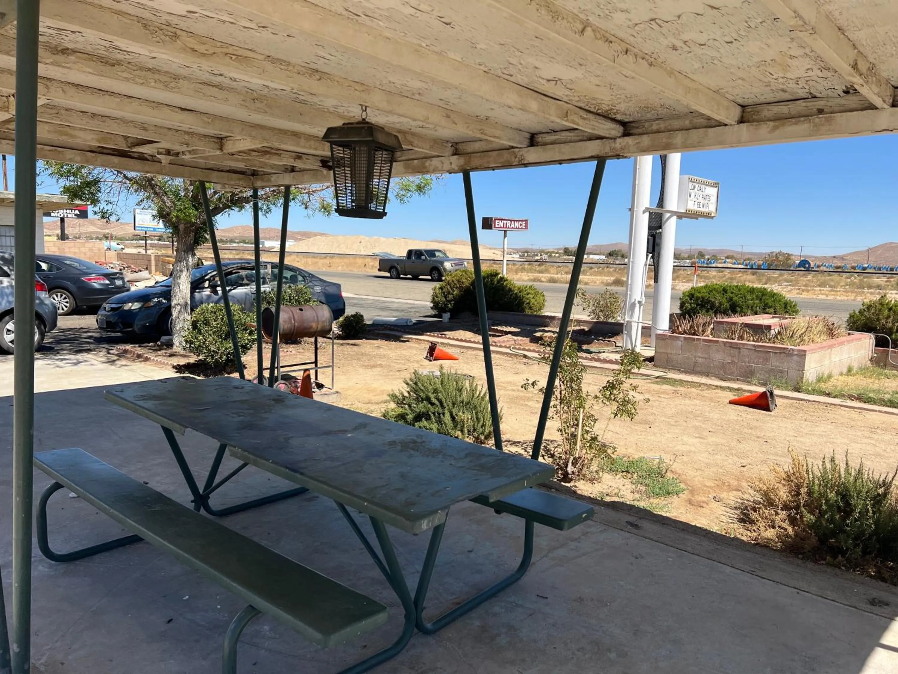 Facade/entrance in Carl's Motel