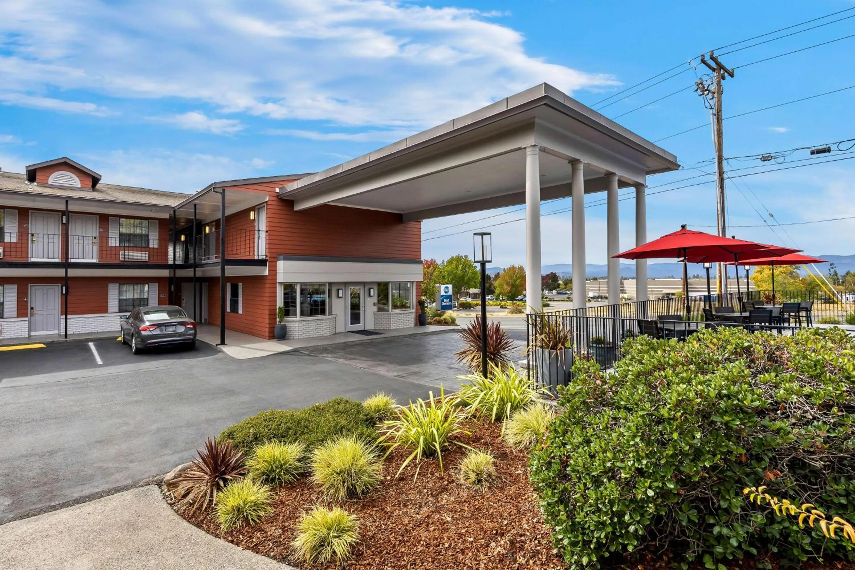 Property building in Best Western Grants Pass Inn