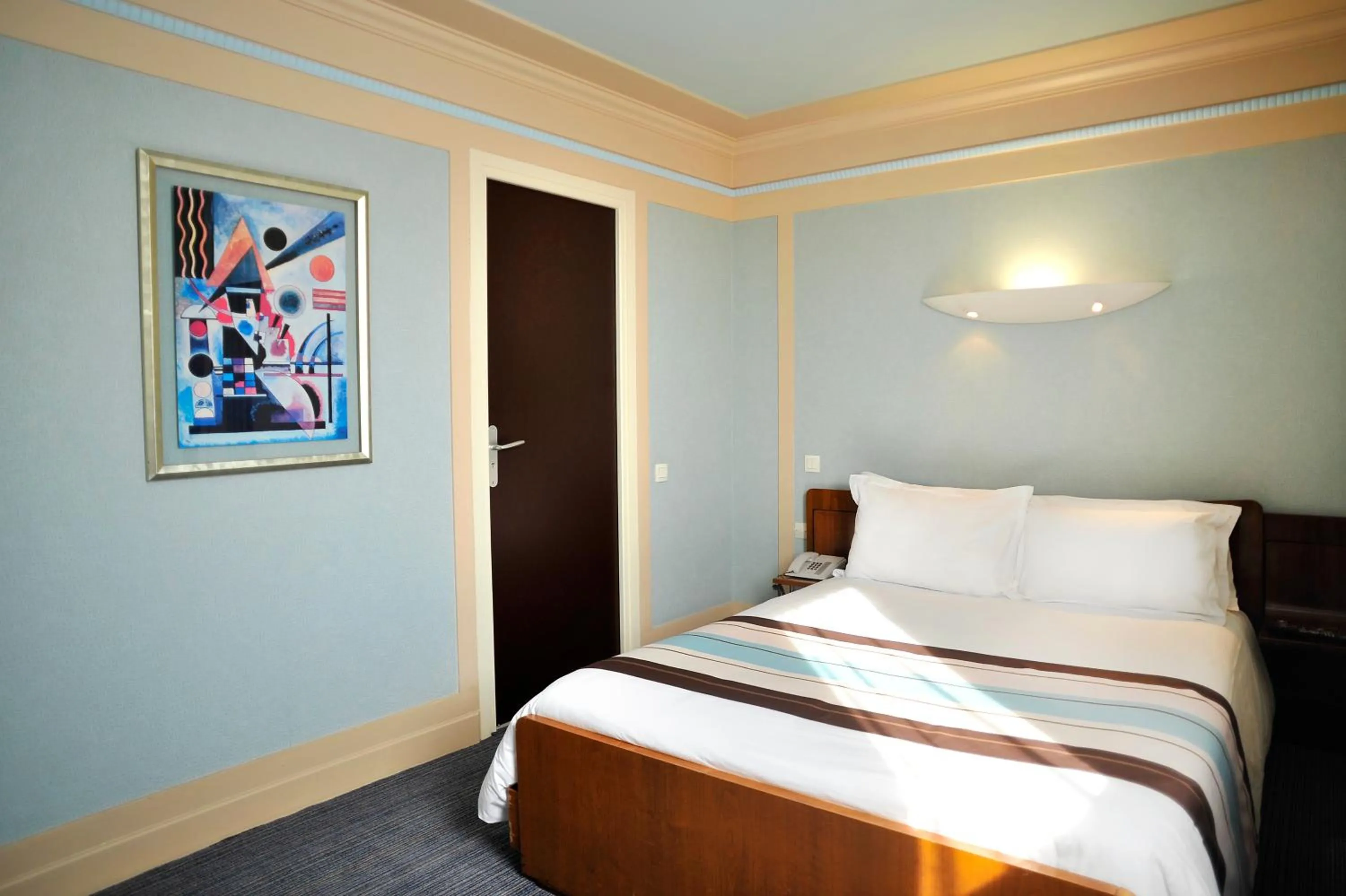 Photo of the whole room, Bed in Hotel Art Deco Euralille