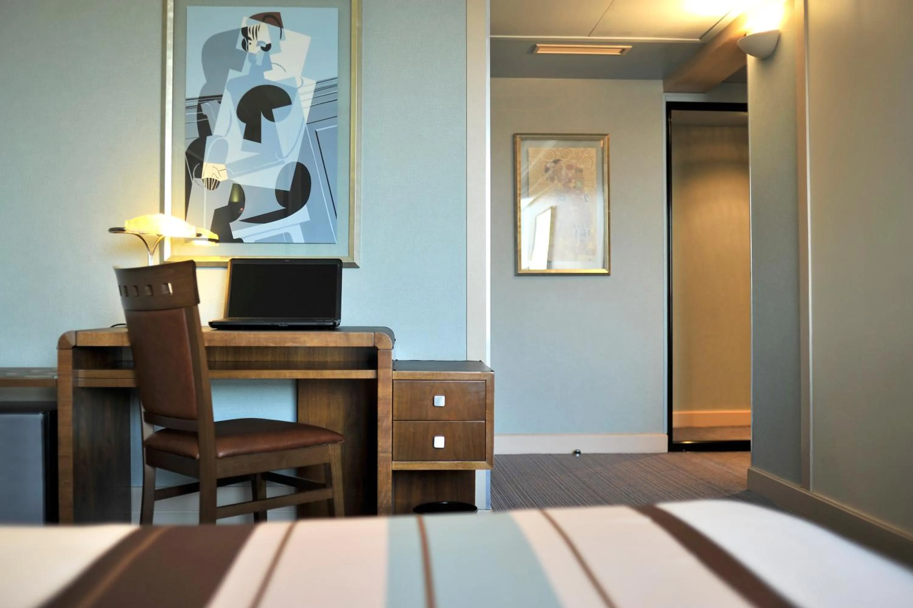 Photo of the whole room, Bed in Hotel Art Deco Euralille