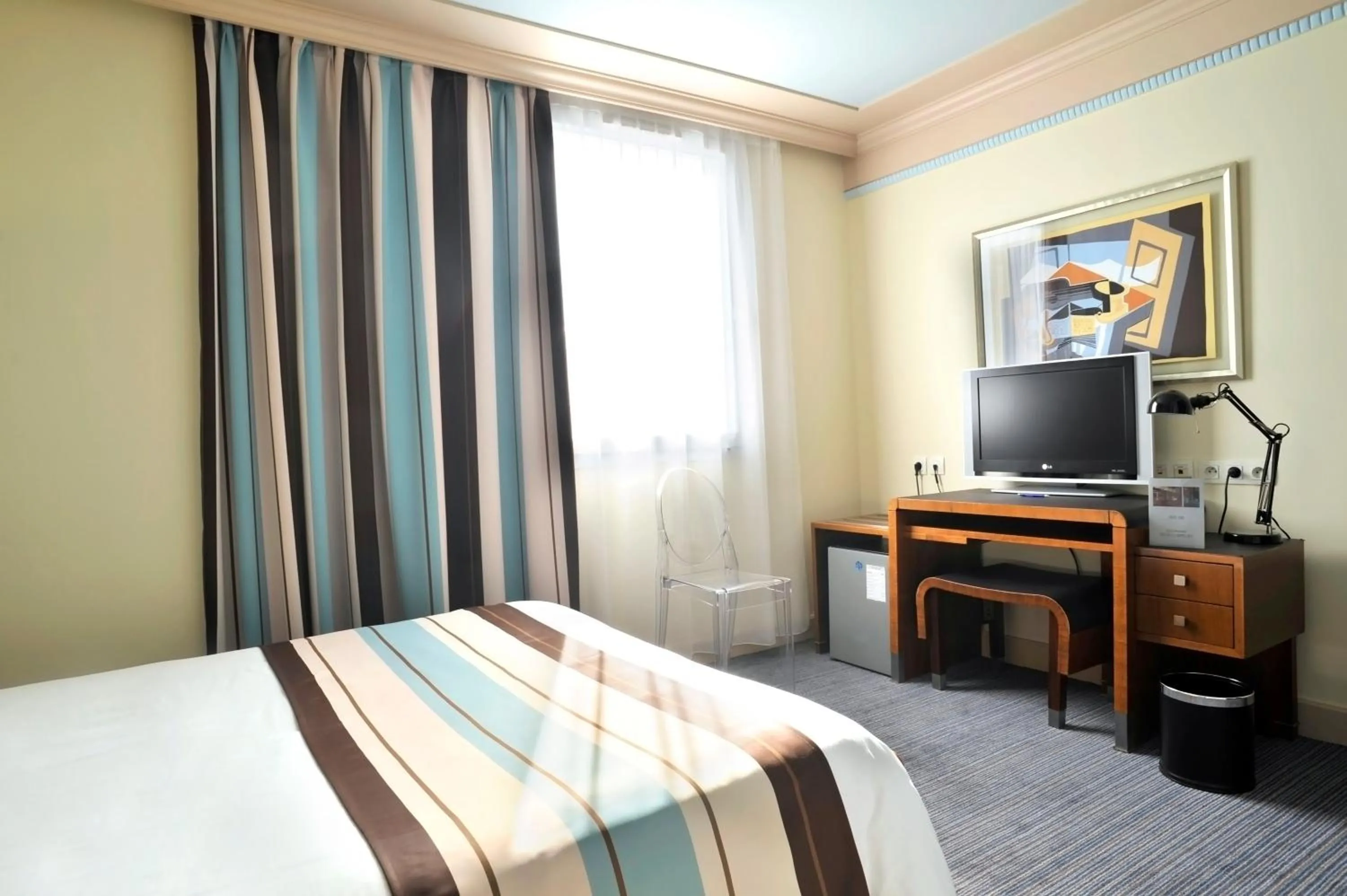 TV and multimedia, Bed in Hotel Art Deco Euralille