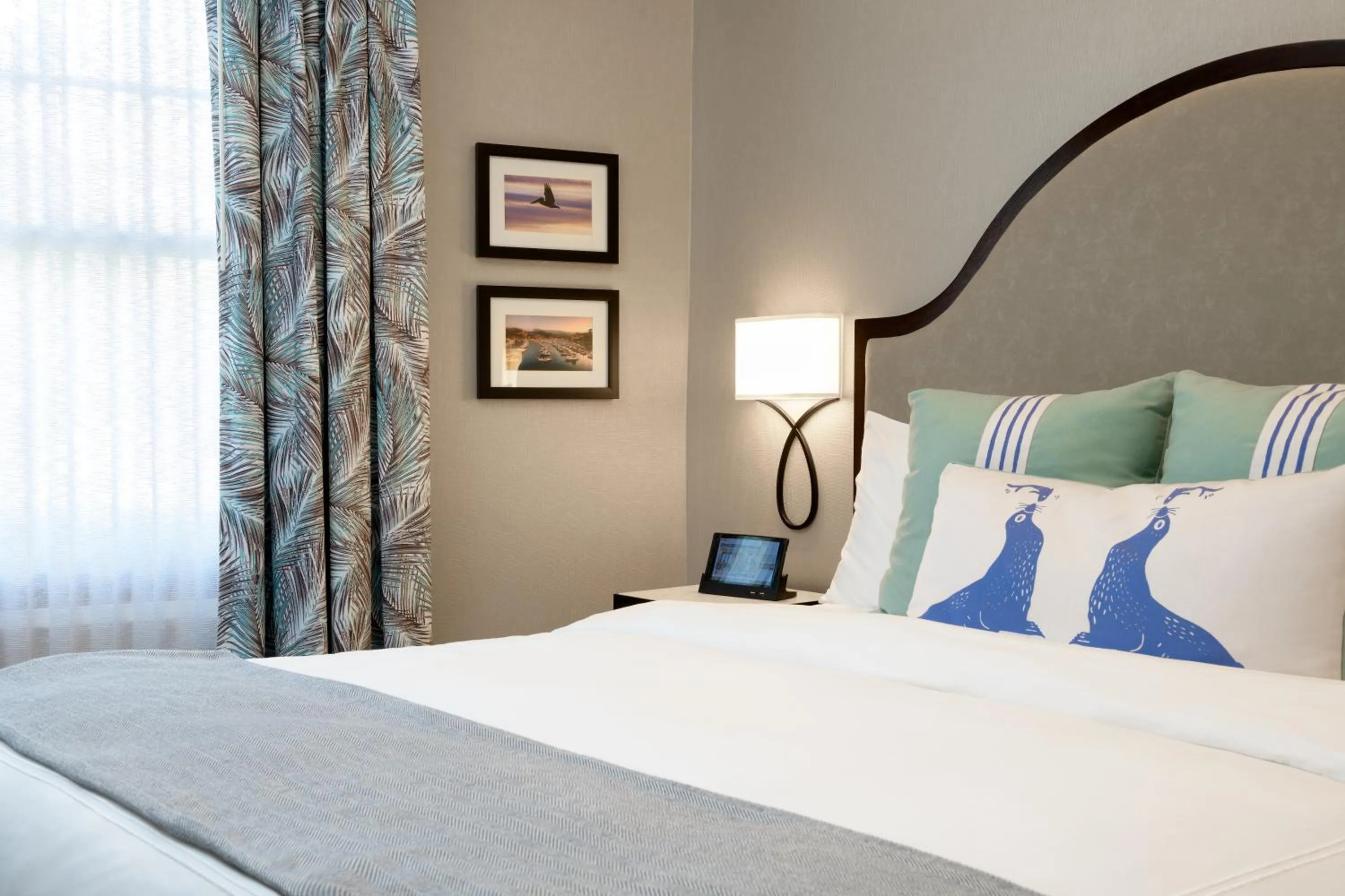 Bed in Hotel Atwater