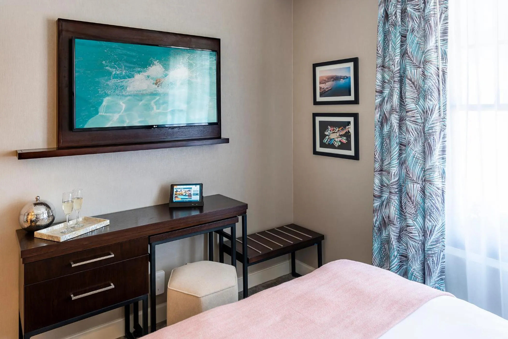 Bed in Hotel Atwater