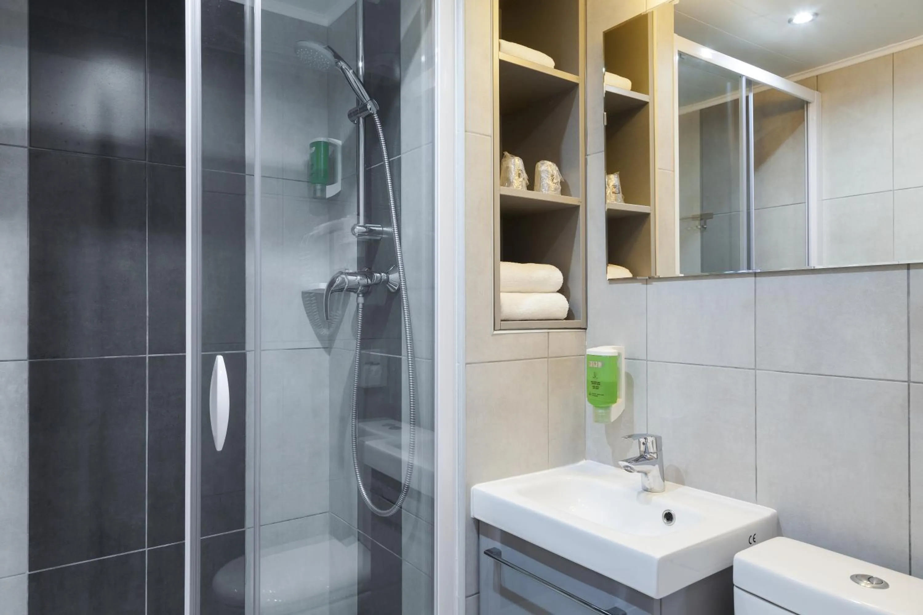 Bathroom in FH Confort Hotel Orléans Co'met