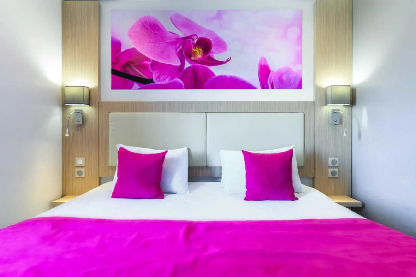 Photo of the whole room, Bed in FH Confort Hotel Orléans Co'met