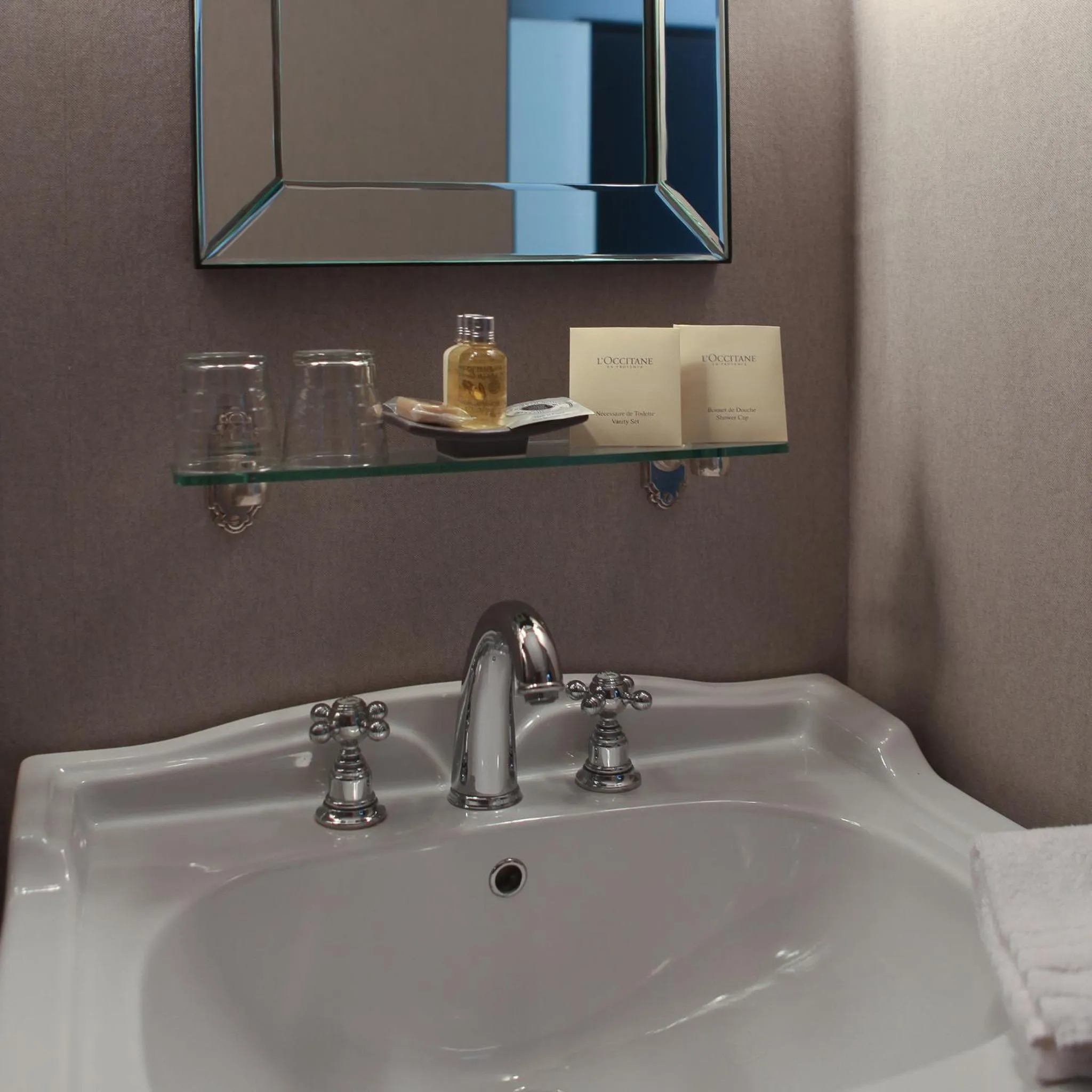 Bathroom in Hotel De La Treille