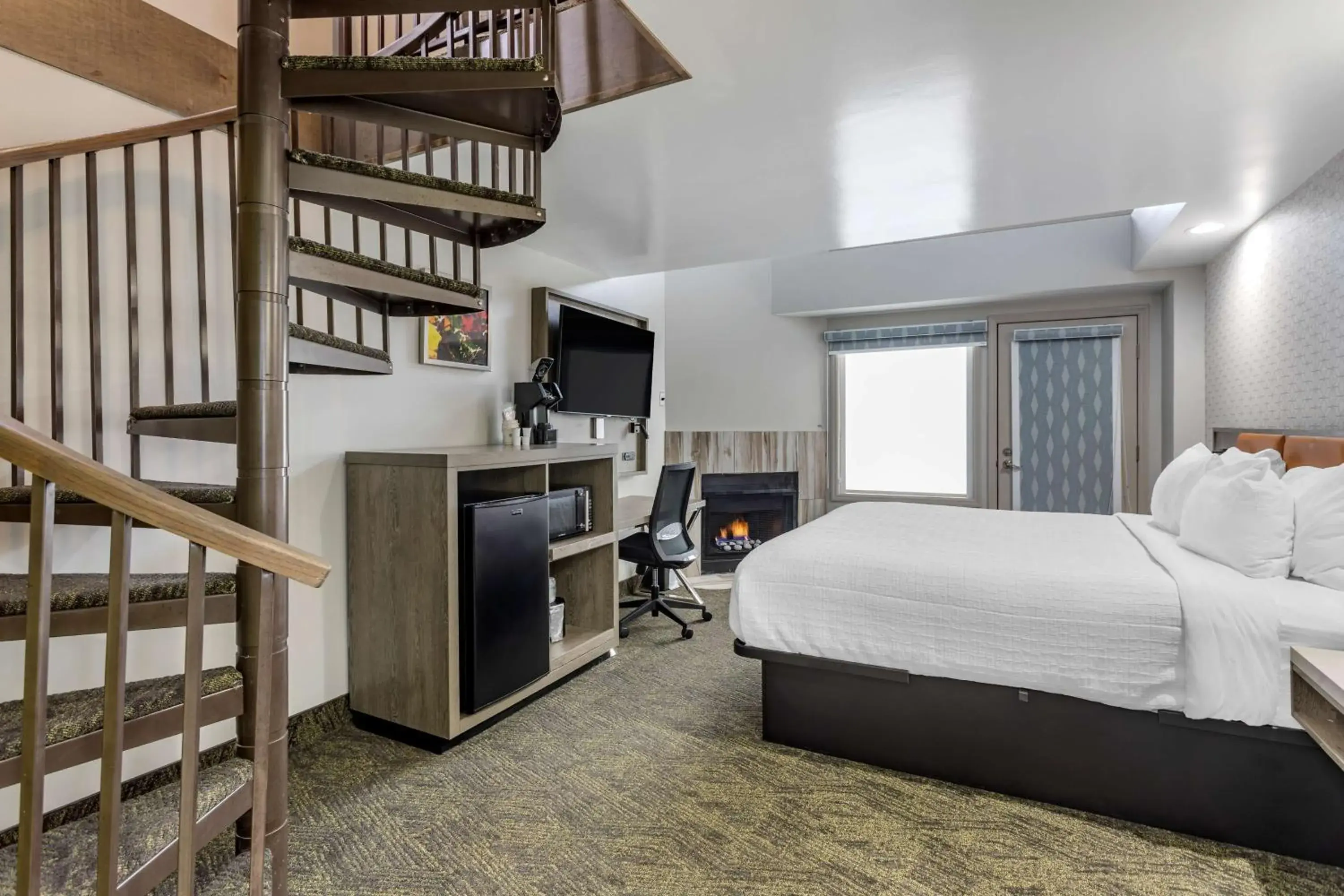 Loft Room with One King and One Queen Bed - Balcony in Best Western Plus Apple Valley Lodge Pigeon Forge Loft Room with One King and One Queen Bed - Balcony in Best Western Plus Apple Valley Lodge Pigeon Forge