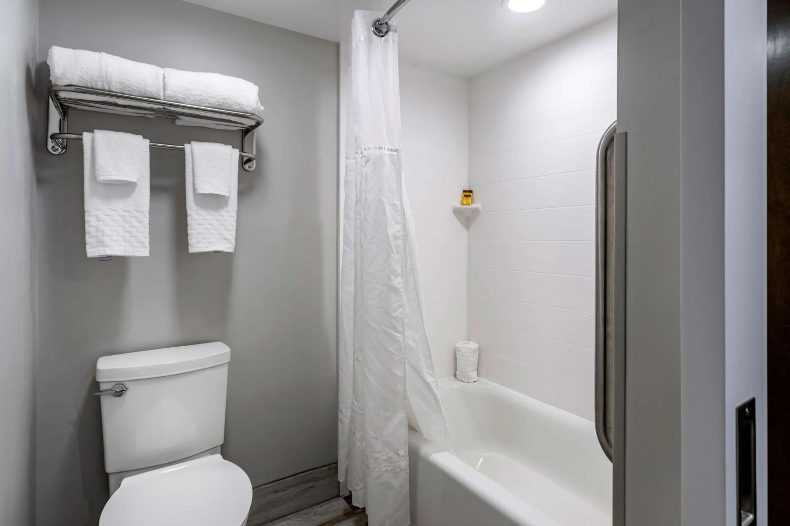 Bathroom in Best Western Plus Apple Valley Lodge Pigeon Forge