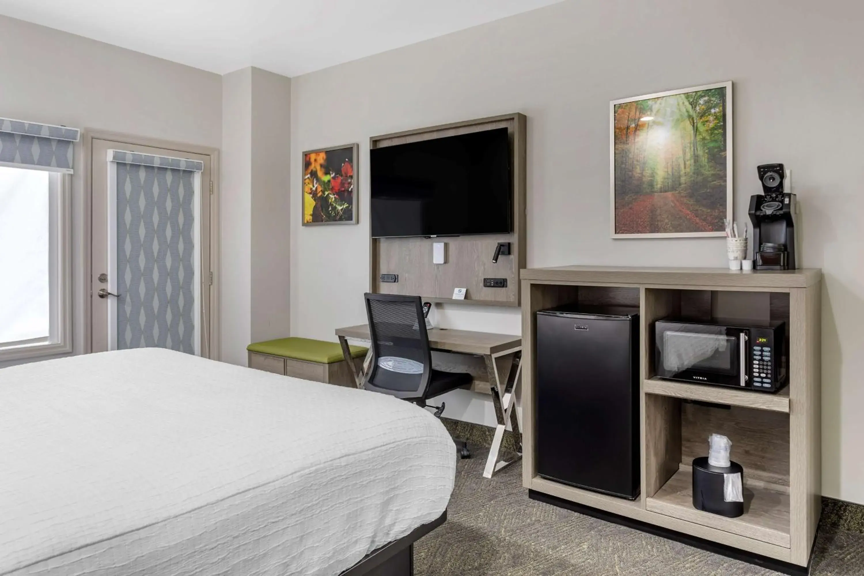 King Room in Best Western Plus Apple Valley Lodge Pigeon Forge King Room in Best Western Plus Apple Valley Lodge Pigeon Forge