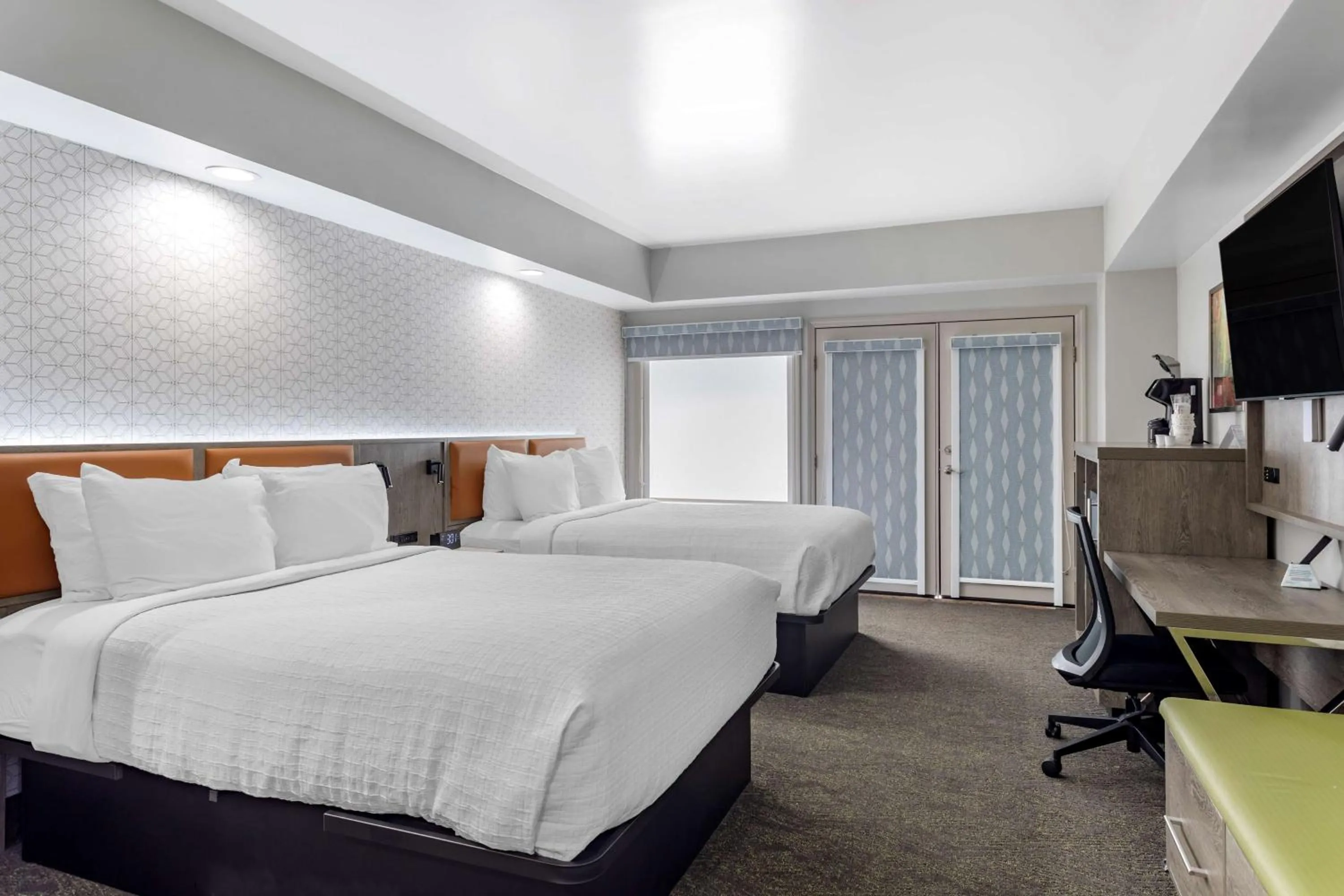 Queen Room with Two Queen Beds in Best Western Plus Apple Valley Lodge Pigeon Forge