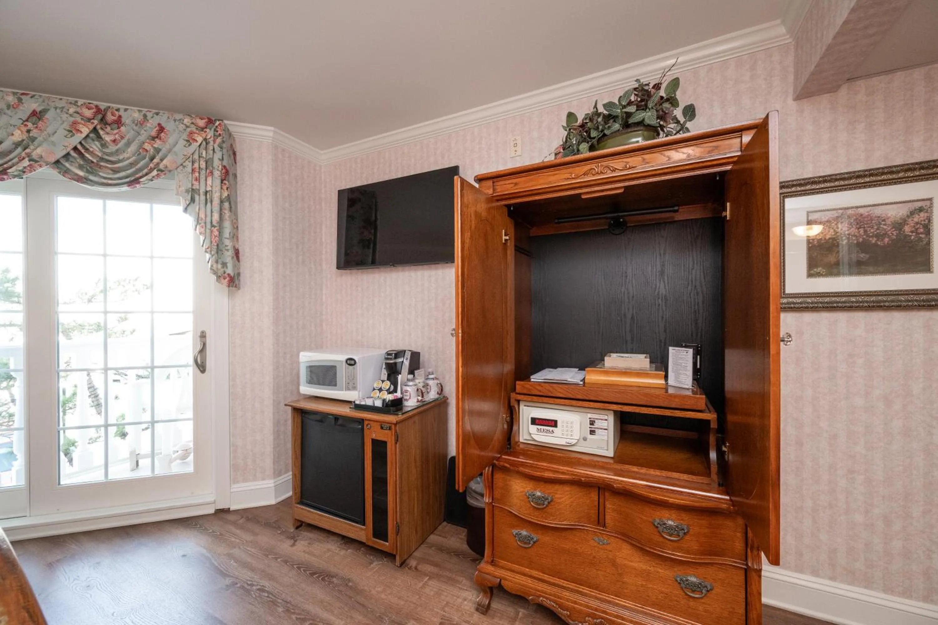 TV and multimedia in Boardwalk Plaza Hotel