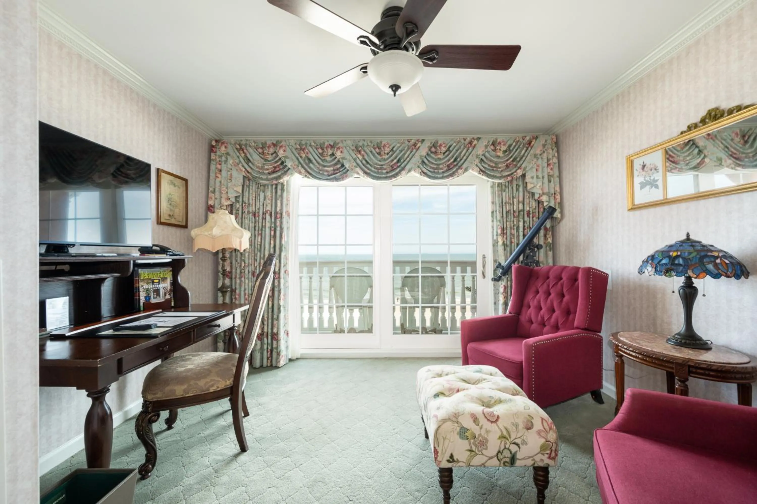 Living room in Boardwalk Plaza Hotel