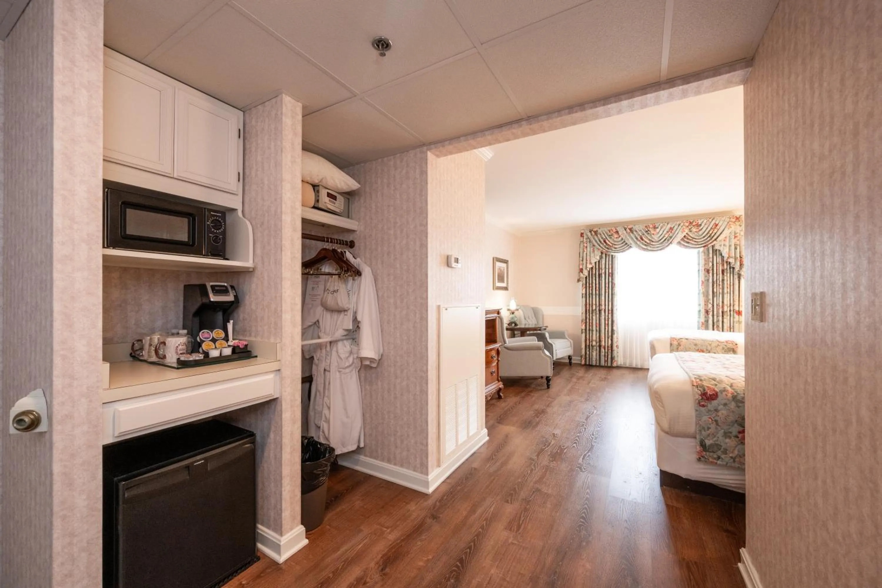 Bed in Boardwalk Plaza Hotel