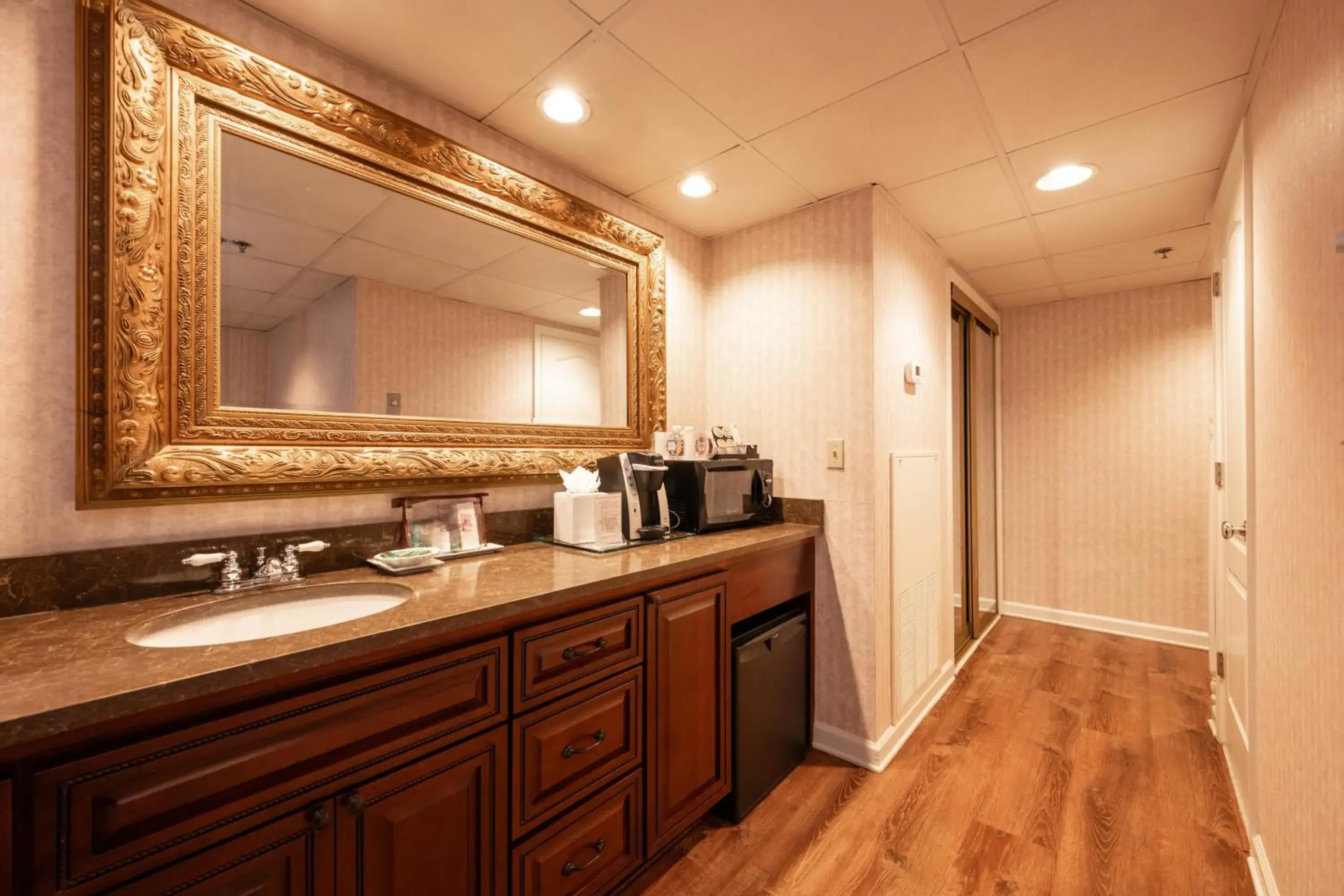 Concierge Deluxe Ocean Front with King Bed - Adult Level in Boardwalk Plaza Hotel Concierge Deluxe Ocean Front with King Bed - Adult Level in Boardwalk Plaza Hotel