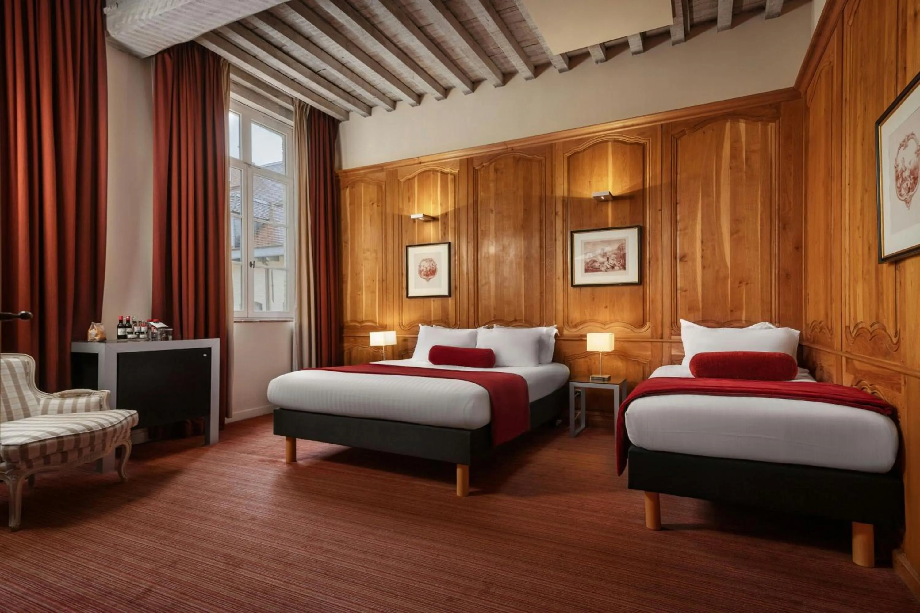 Photo of the whole room, Bed in L'Hermitage Gantois, Autograph Collection