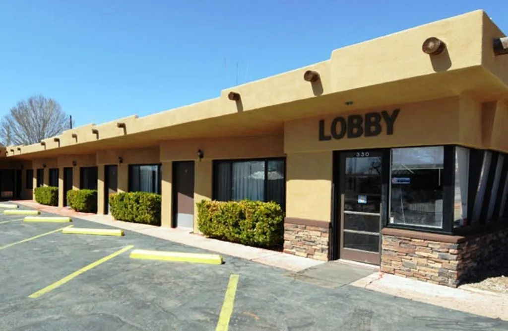 Facade/entrance in Redrock Country Inn