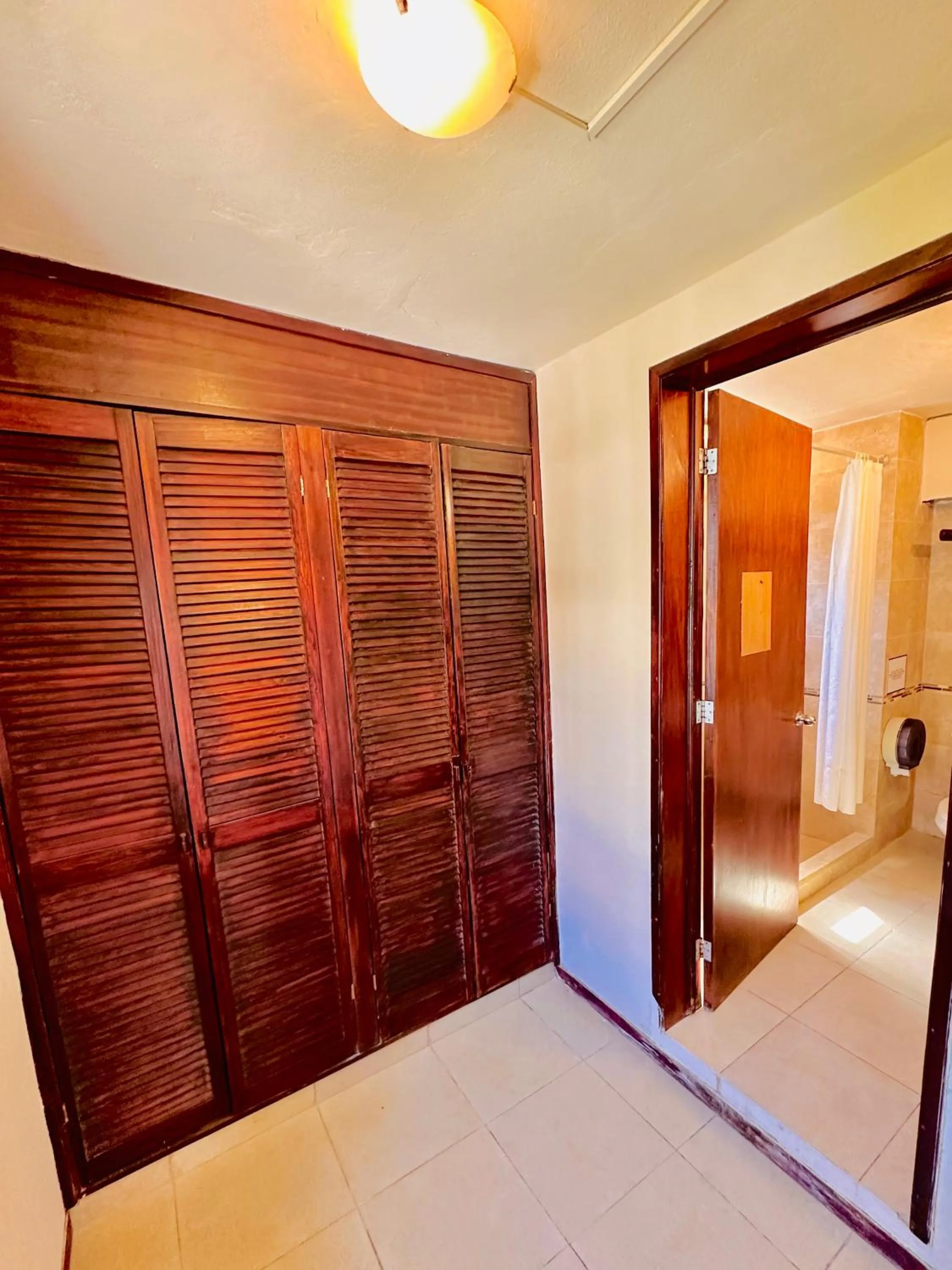 Shower, Bed in Mia Tulum Beachfront Resort - Ocean View Suites and Beach Club