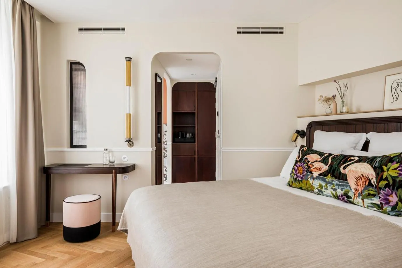 Photo of the whole room, Bed in Hôtel Chamar