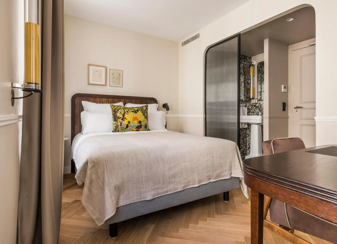 Bedroom, Bed in Hôtel Chamar