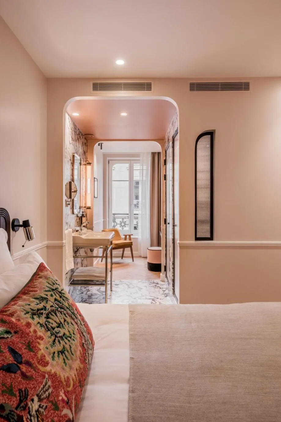 Photo of the whole room, Bed in Hôtel Chamar