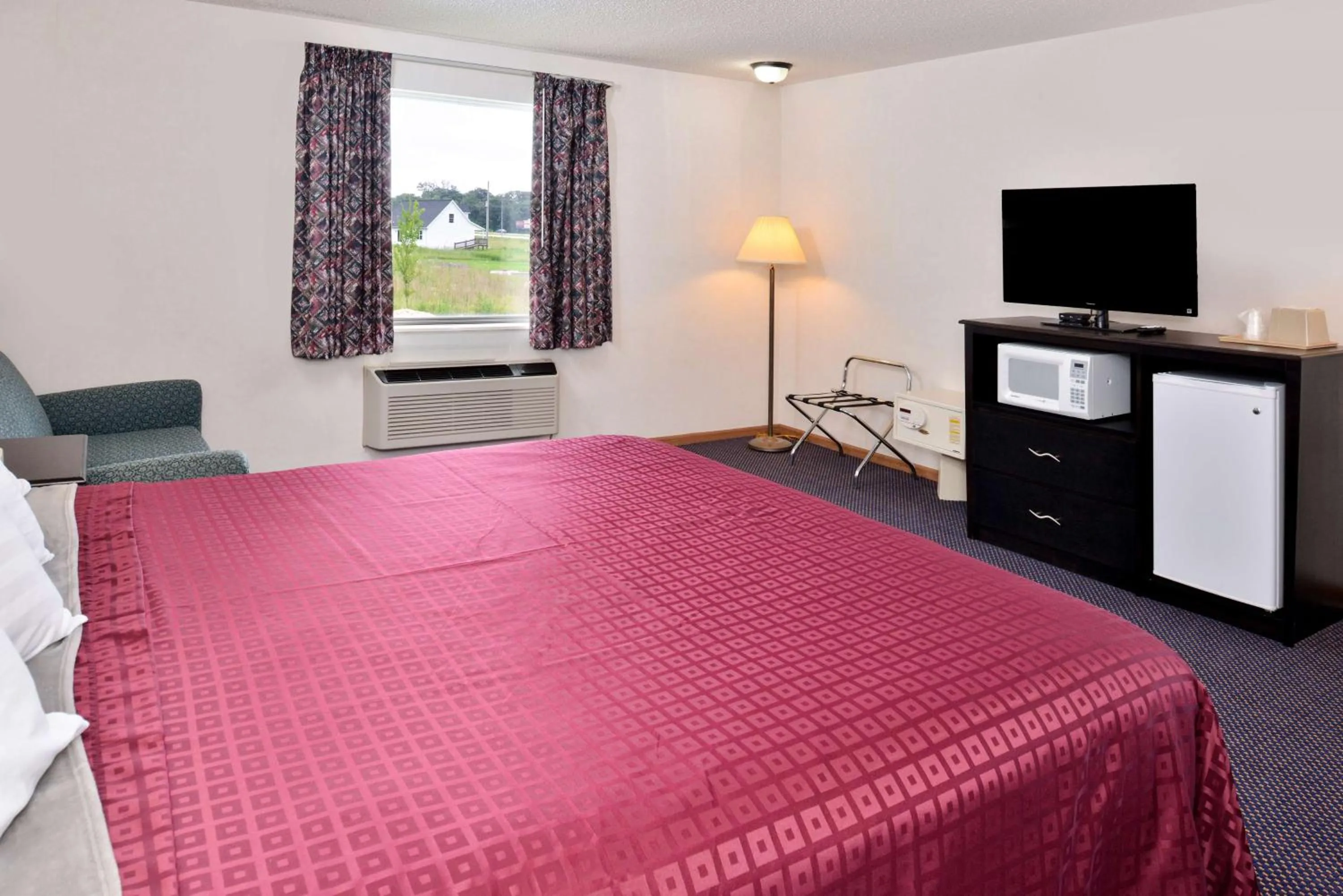 Bedroom in Americas Best Value Inn Knob Noster