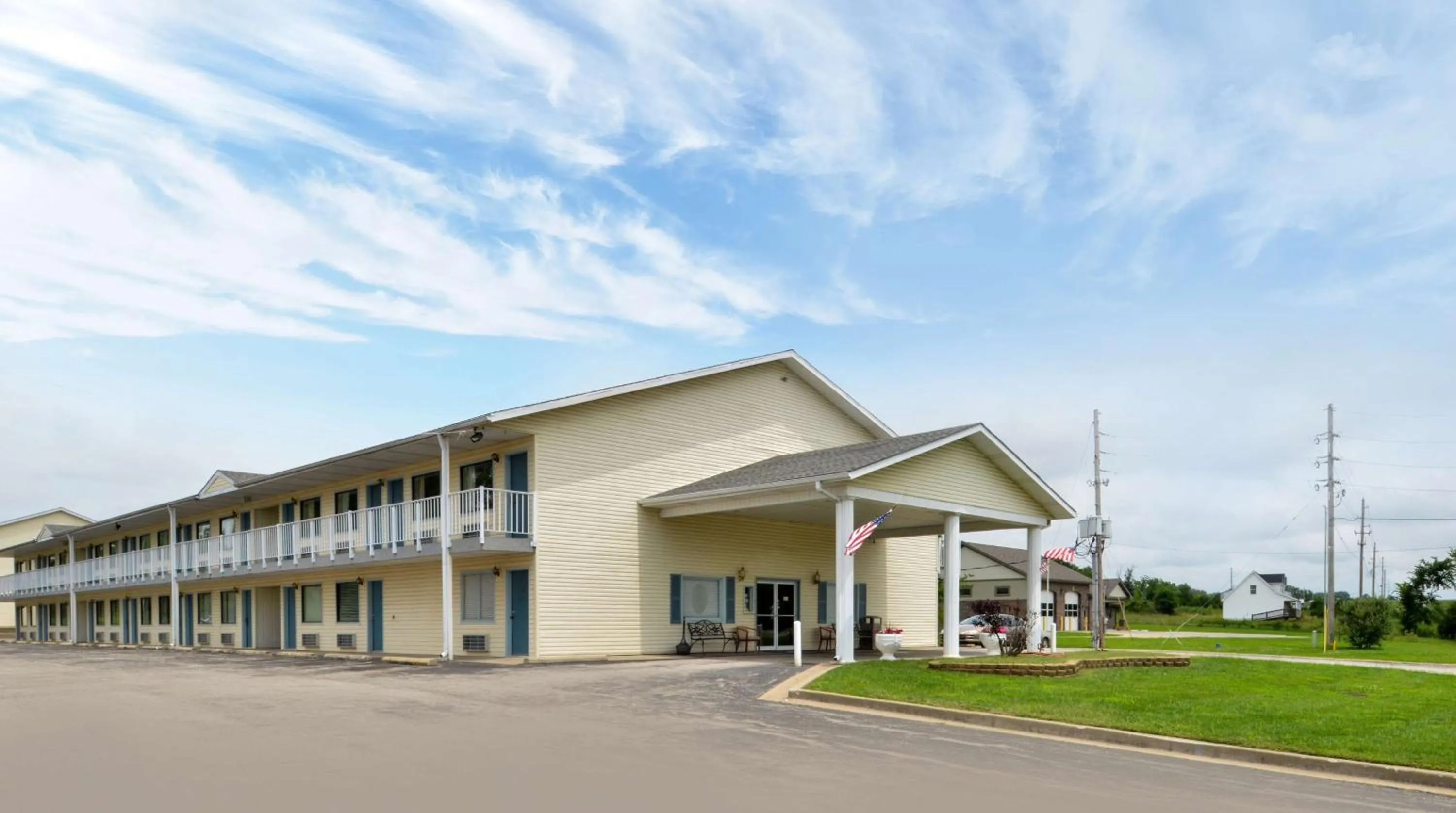 Property building in Americas Best Value Inn Knob Noster