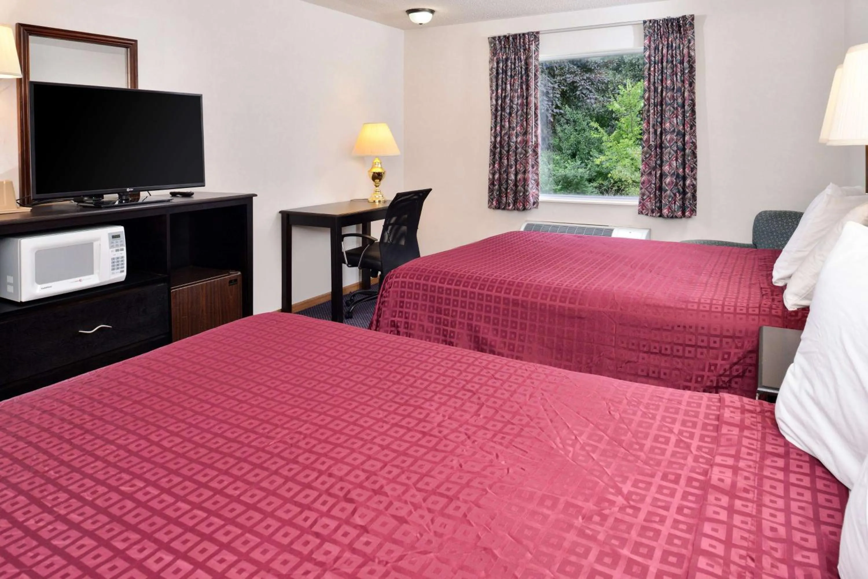 Bedroom in Americas Best Value Inn Knob Noster