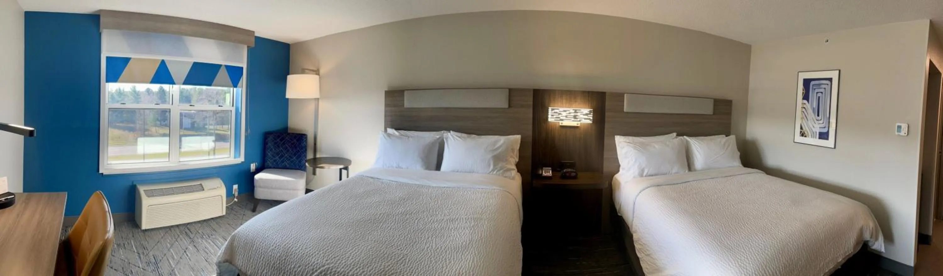 Bed in Holiday Inn Express & Suites Marquette by IHG