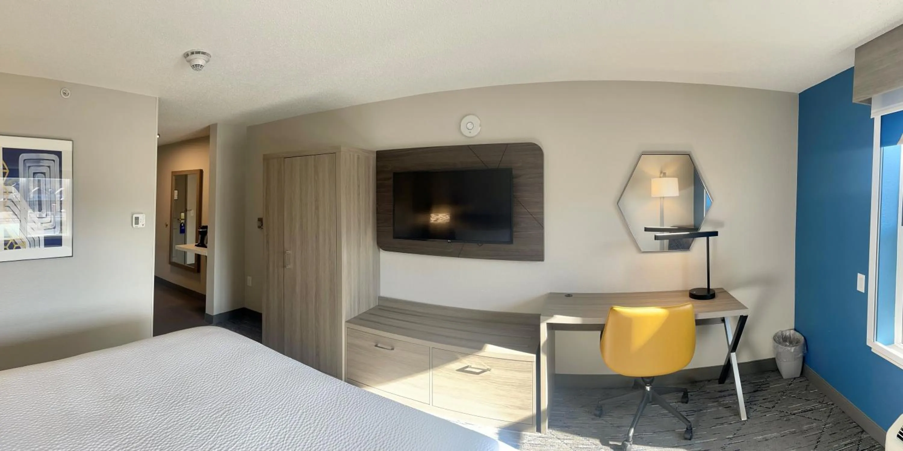 TV and multimedia, Bed in Holiday Inn Express & Suites Marquette by IHG