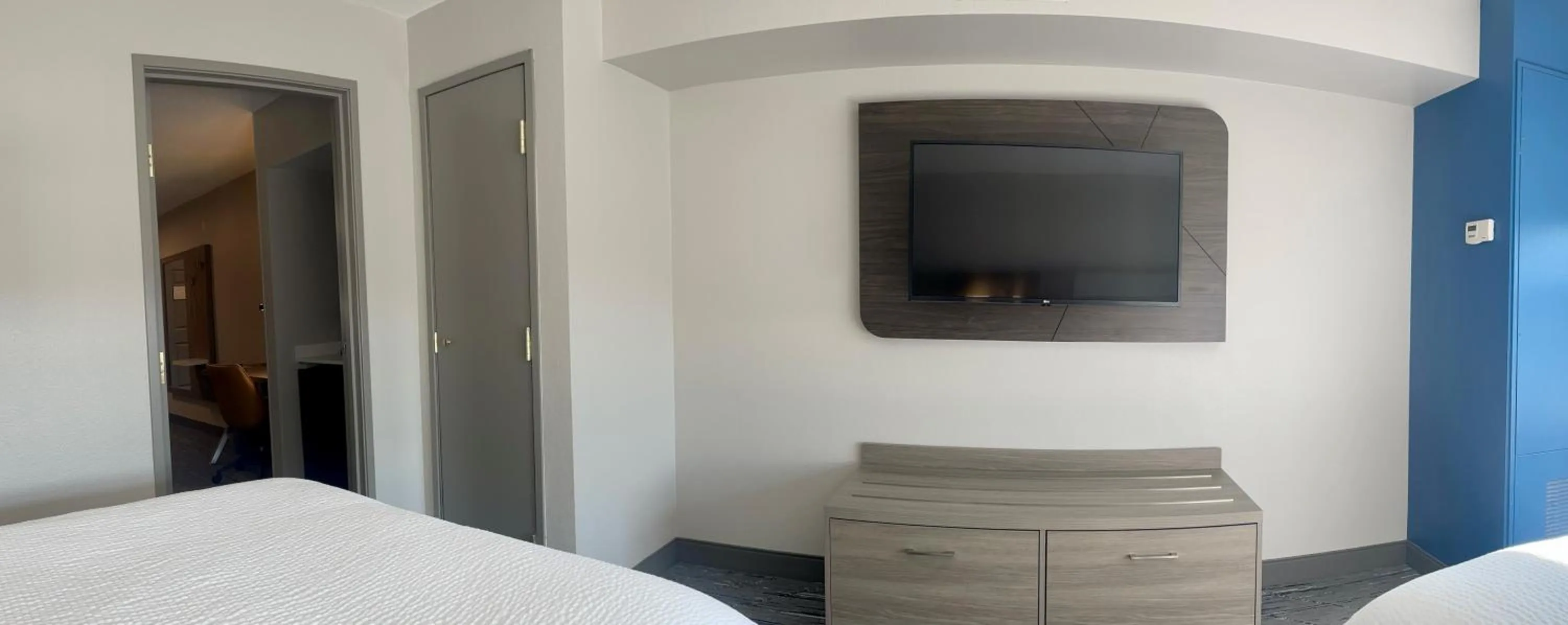 TV and multimedia, Bed in Holiday Inn Express & Suites Marquette by IHG