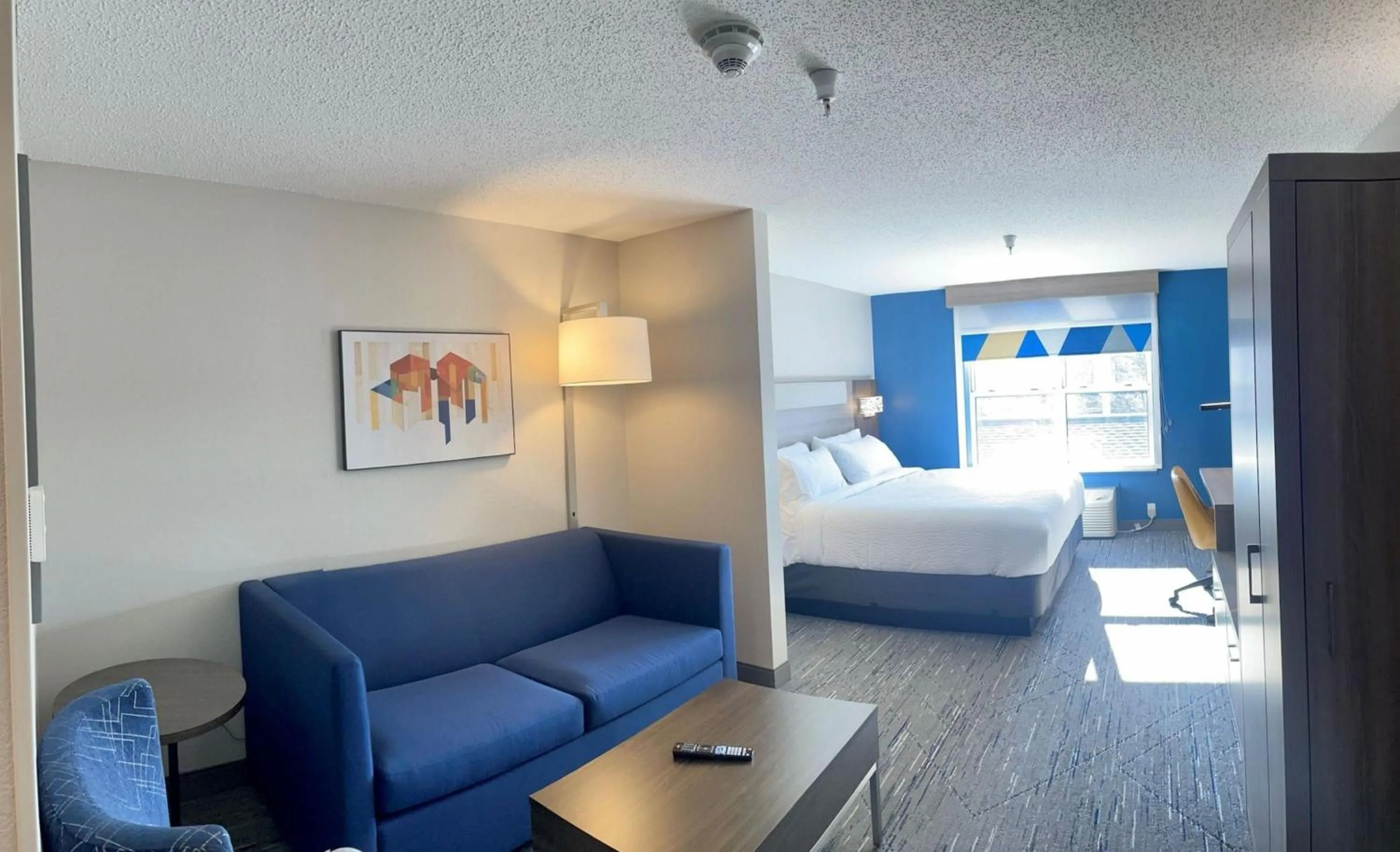 Photo of the whole room, Bed in Holiday Inn Express & Suites Marquette by IHG