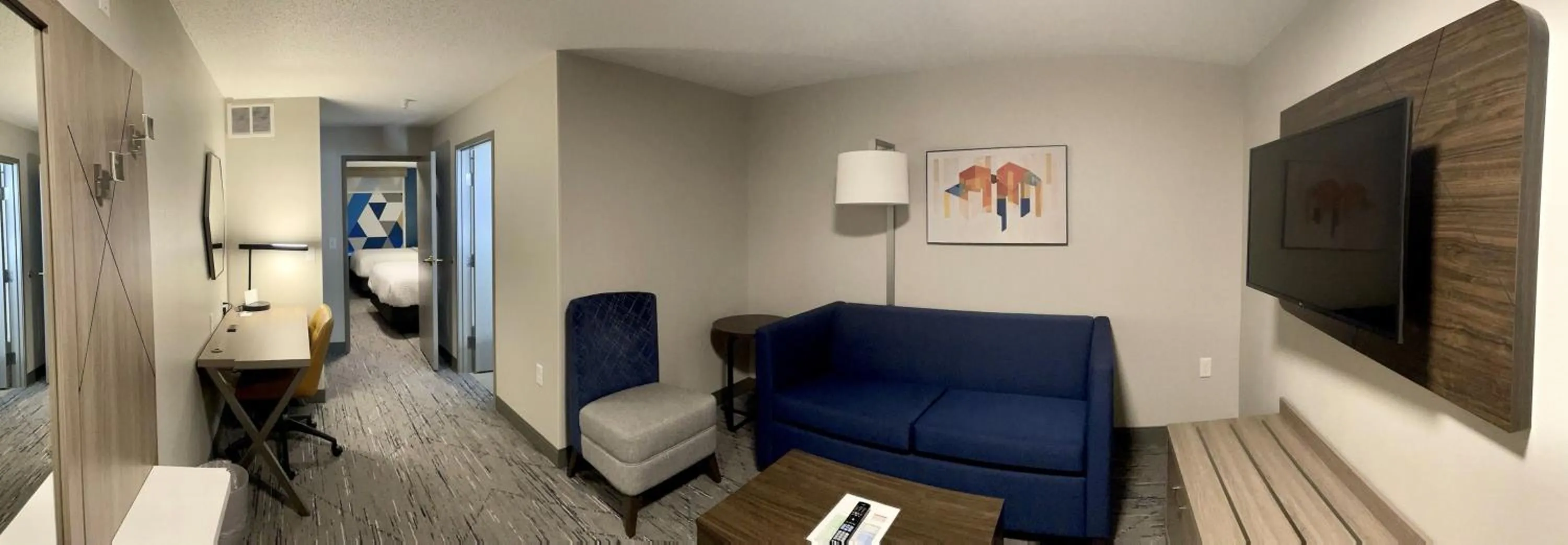 Living room in Holiday Inn Express & Suites Marquette by IHG