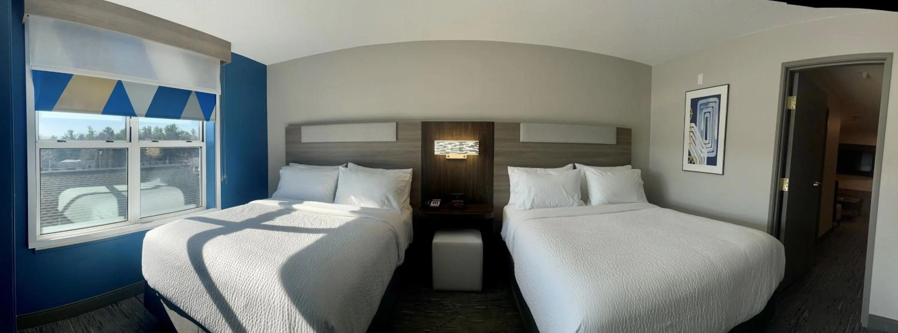 Bed in Holiday Inn Express & Suites Marquette by IHG