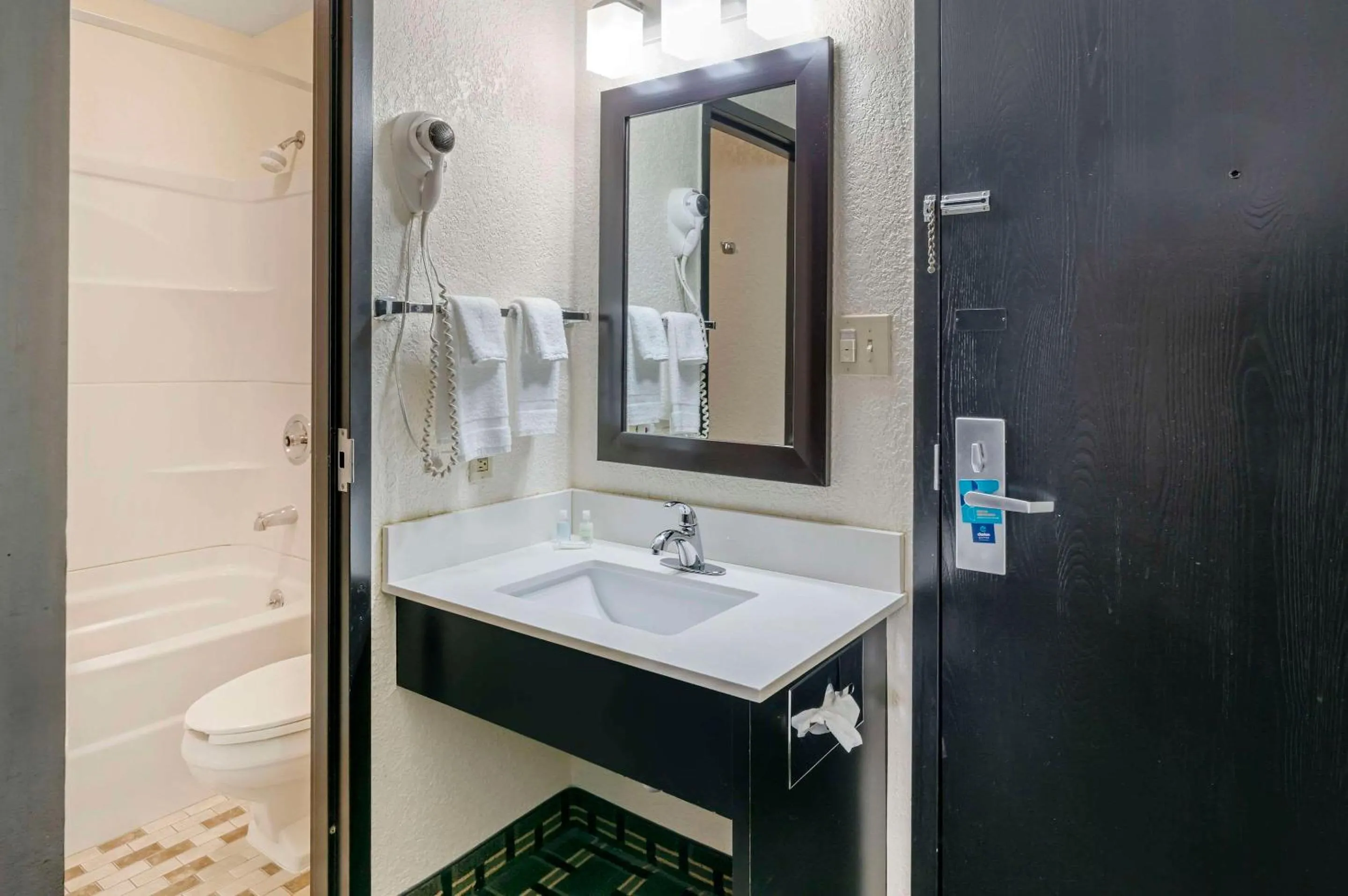 Bedroom in Clarion Pointe