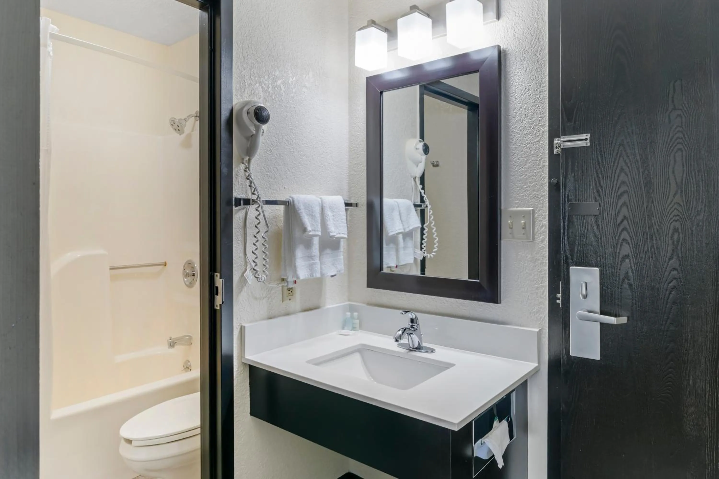 Bath in Clarion Pointe