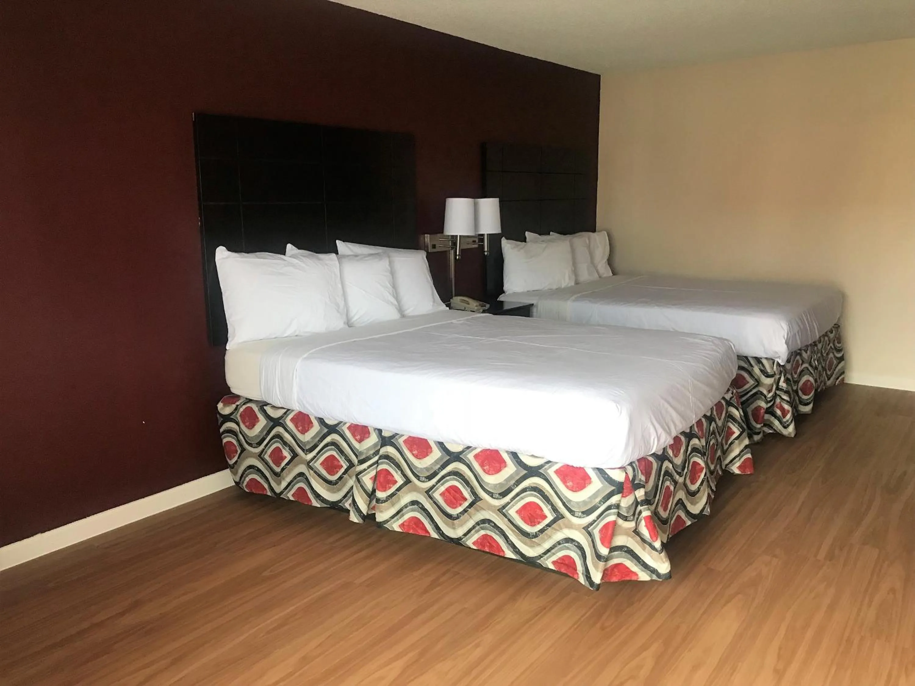 Photo of the whole room, Bed in Red Roof Inn & Suites San Angelo
