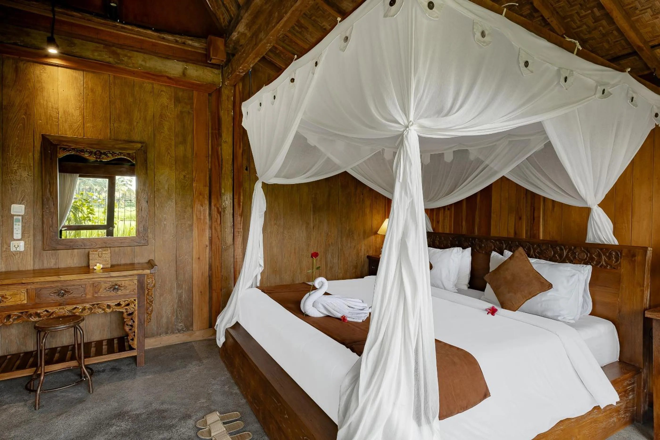 Bed in Moringa Ubud Villa