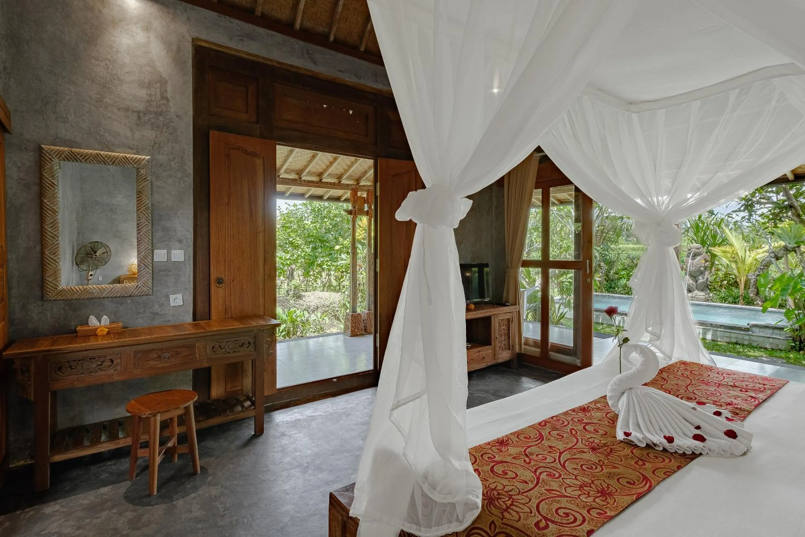 Bed in Moringa Ubud Villa