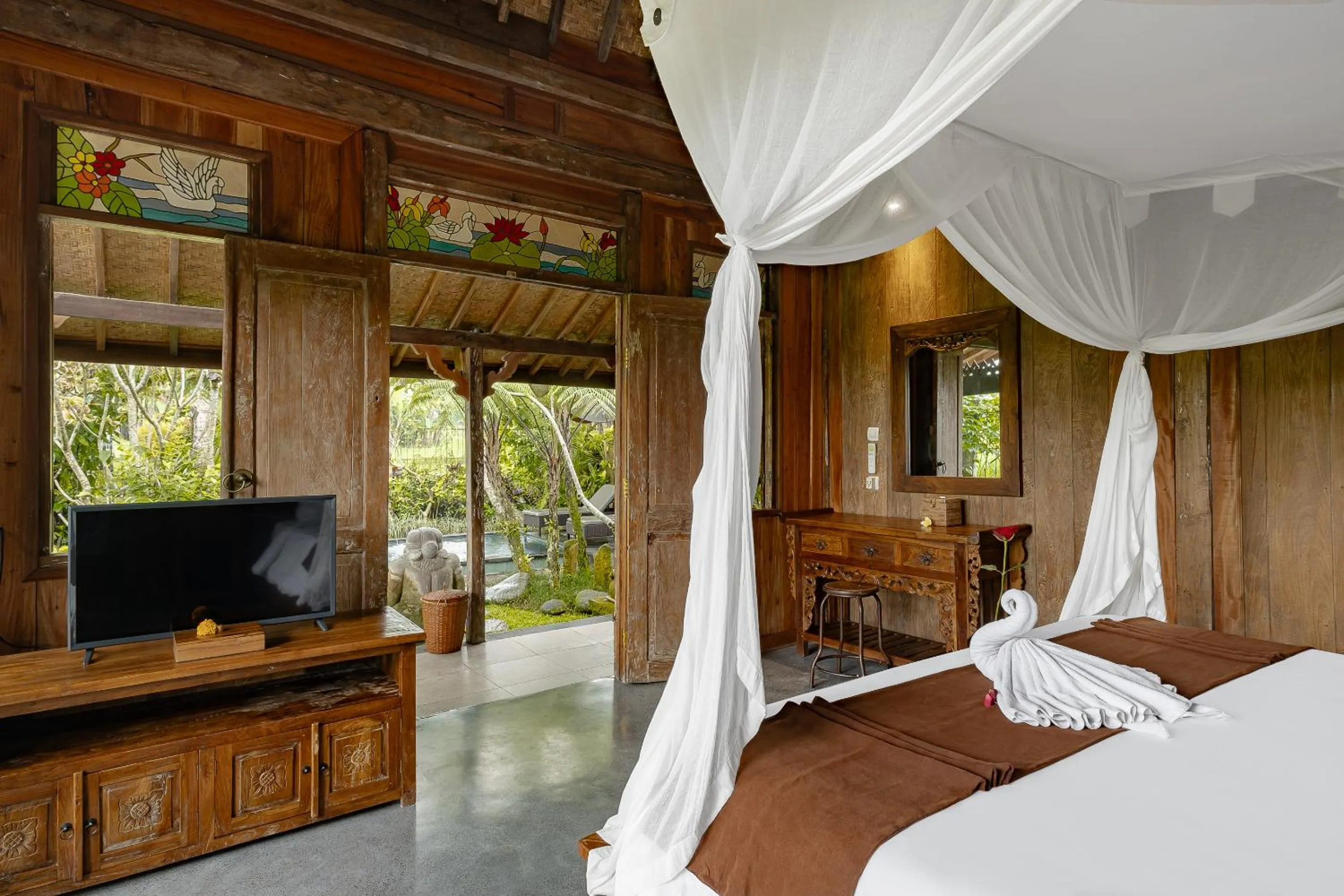 Bed in Moringa Ubud Villa