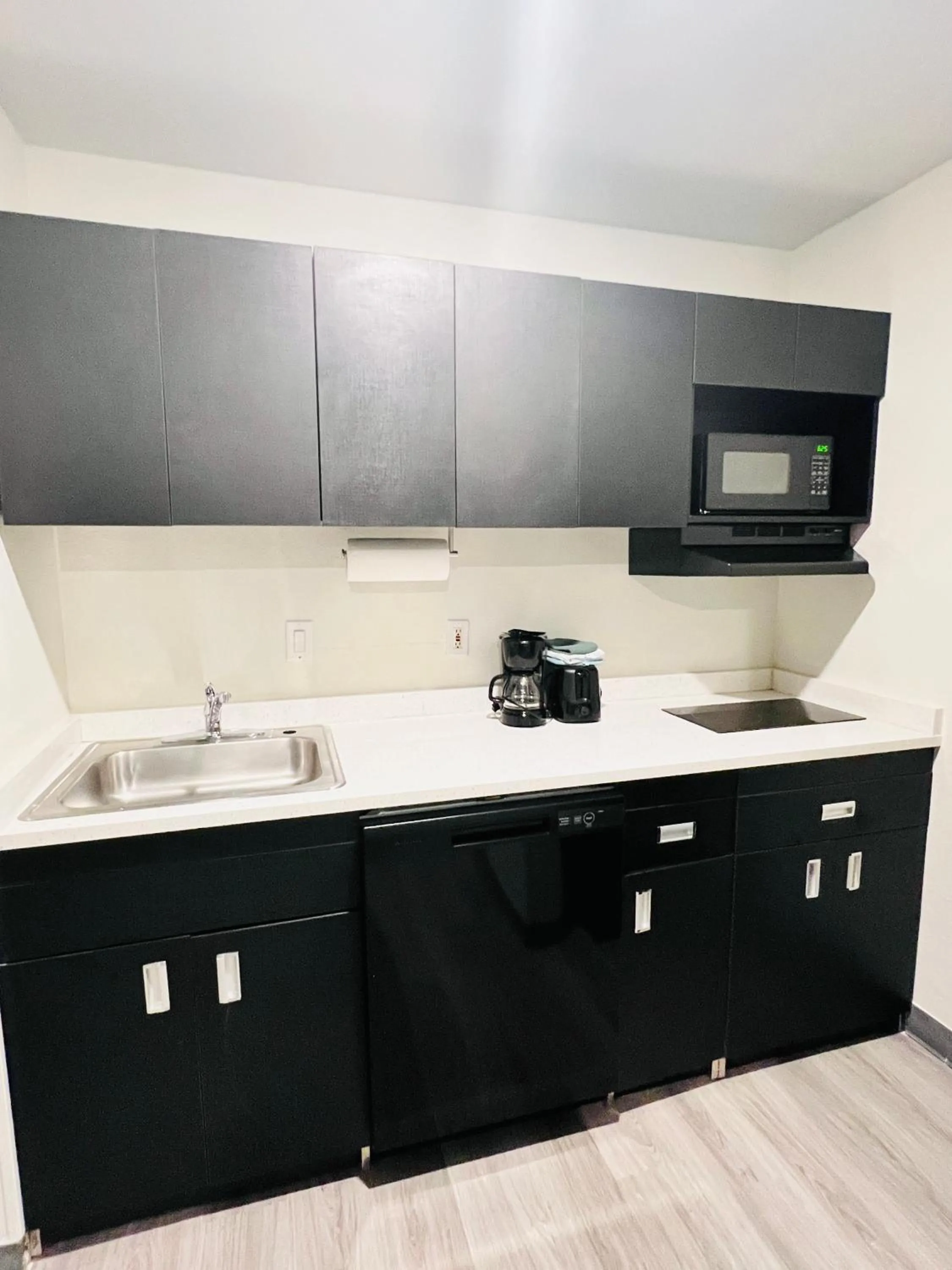 Kitchen or kitchenette in MainStay Suites Little Rock West Near Medical Centers
