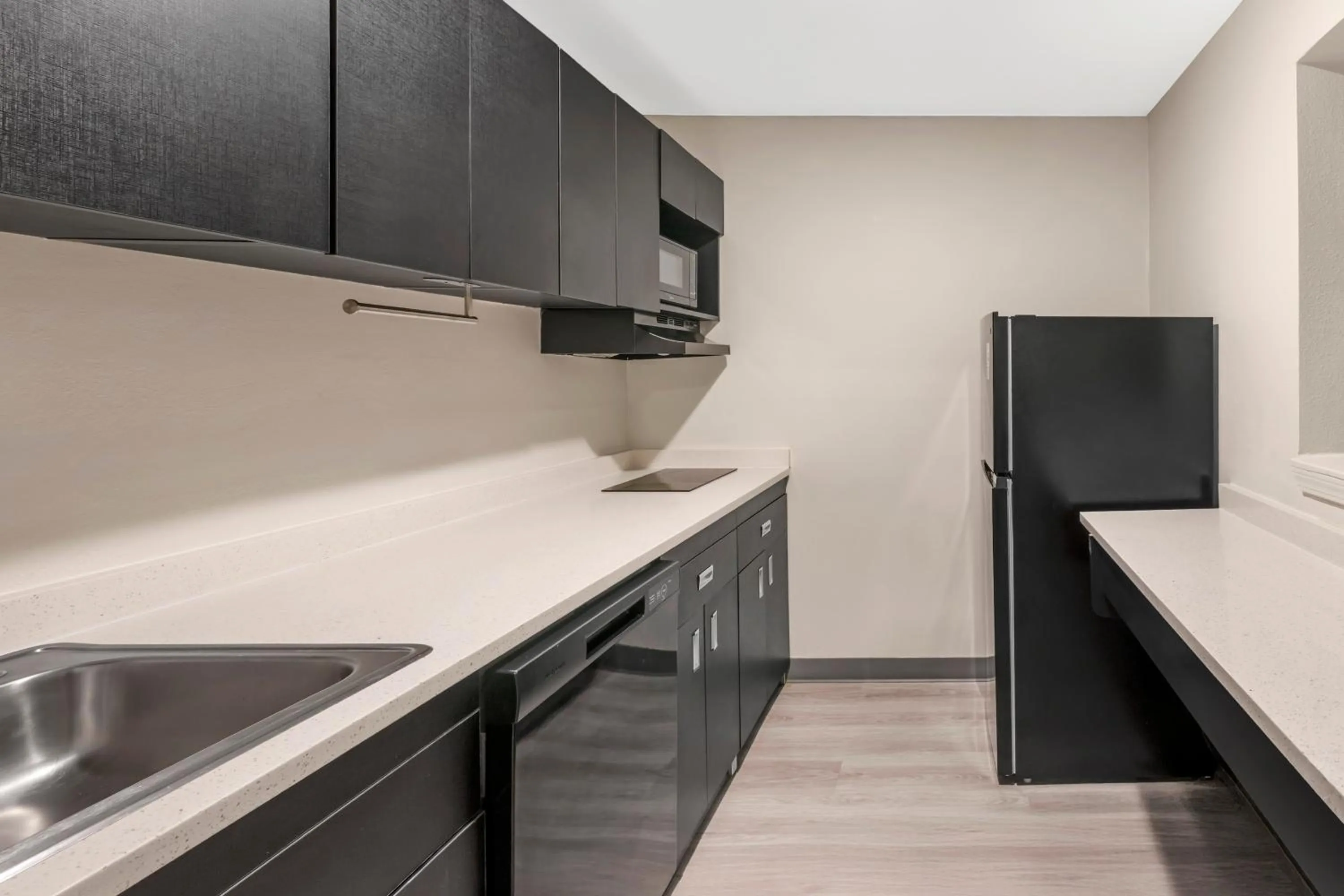 Kitchen or kitchenette in MainStay Suites Little Rock West Near Medical Centers