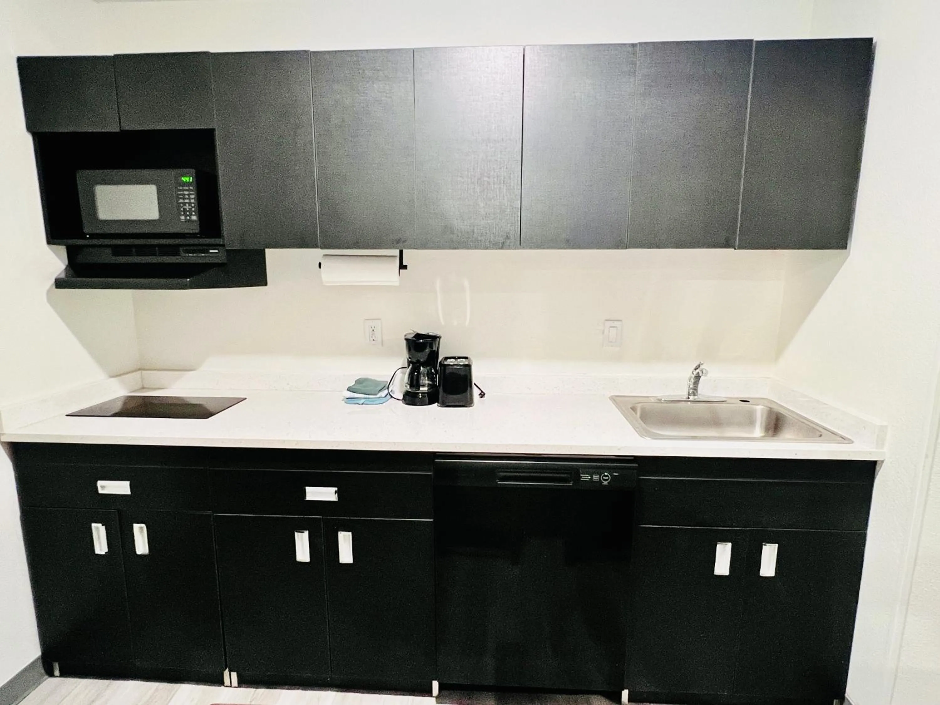 Kitchen or kitchenette in MainStay Suites Little Rock West Near Medical Centers