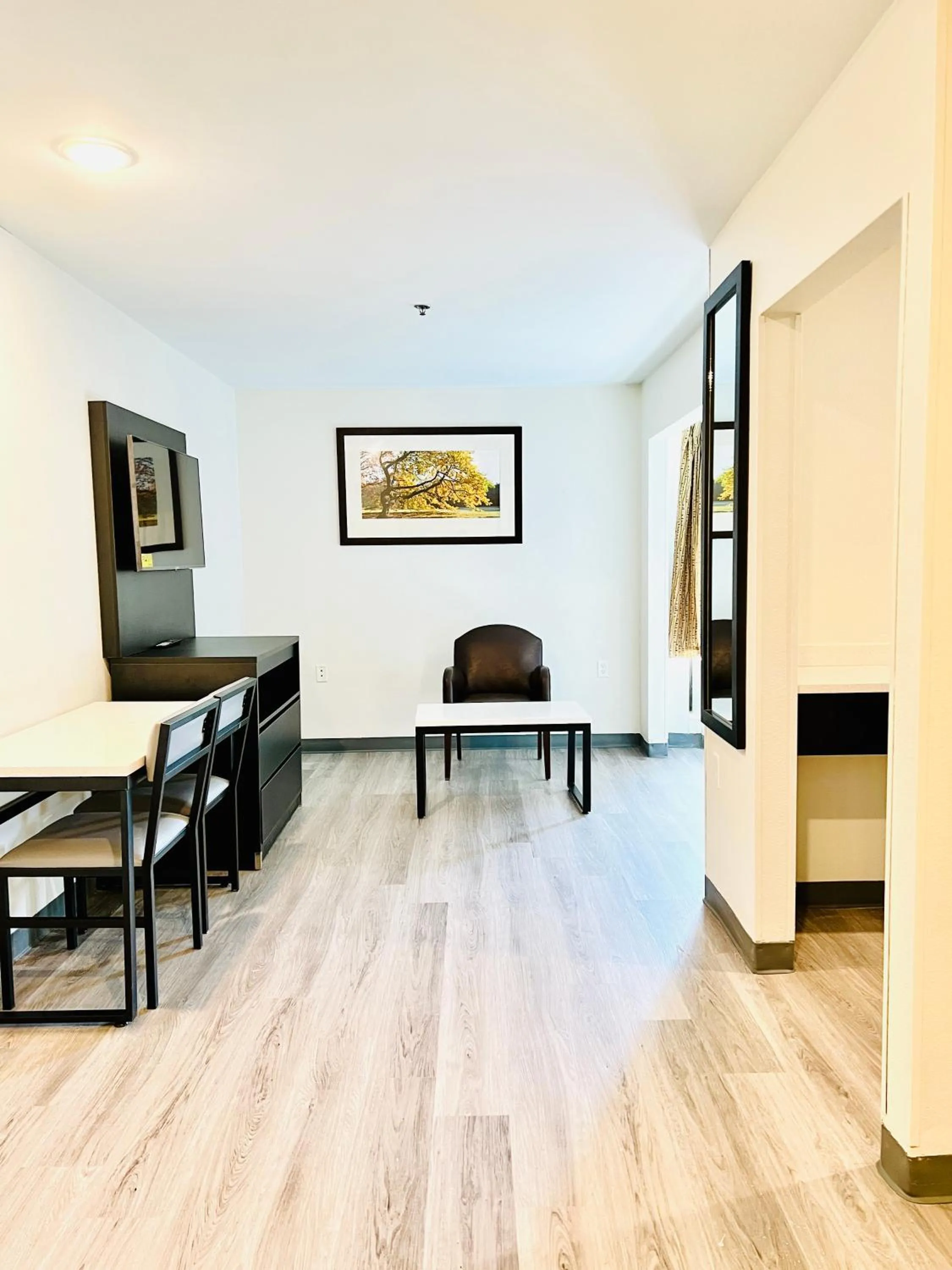 Seating area in MainStay Suites Little Rock West Near Medical Centers