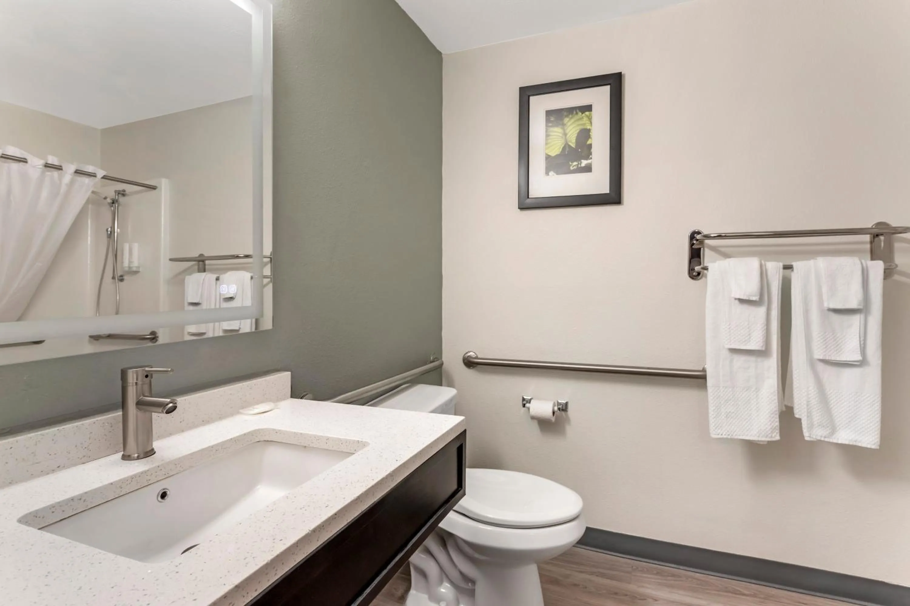 Bathroom in MainStay Suites Little Rock West Near Medical Centers