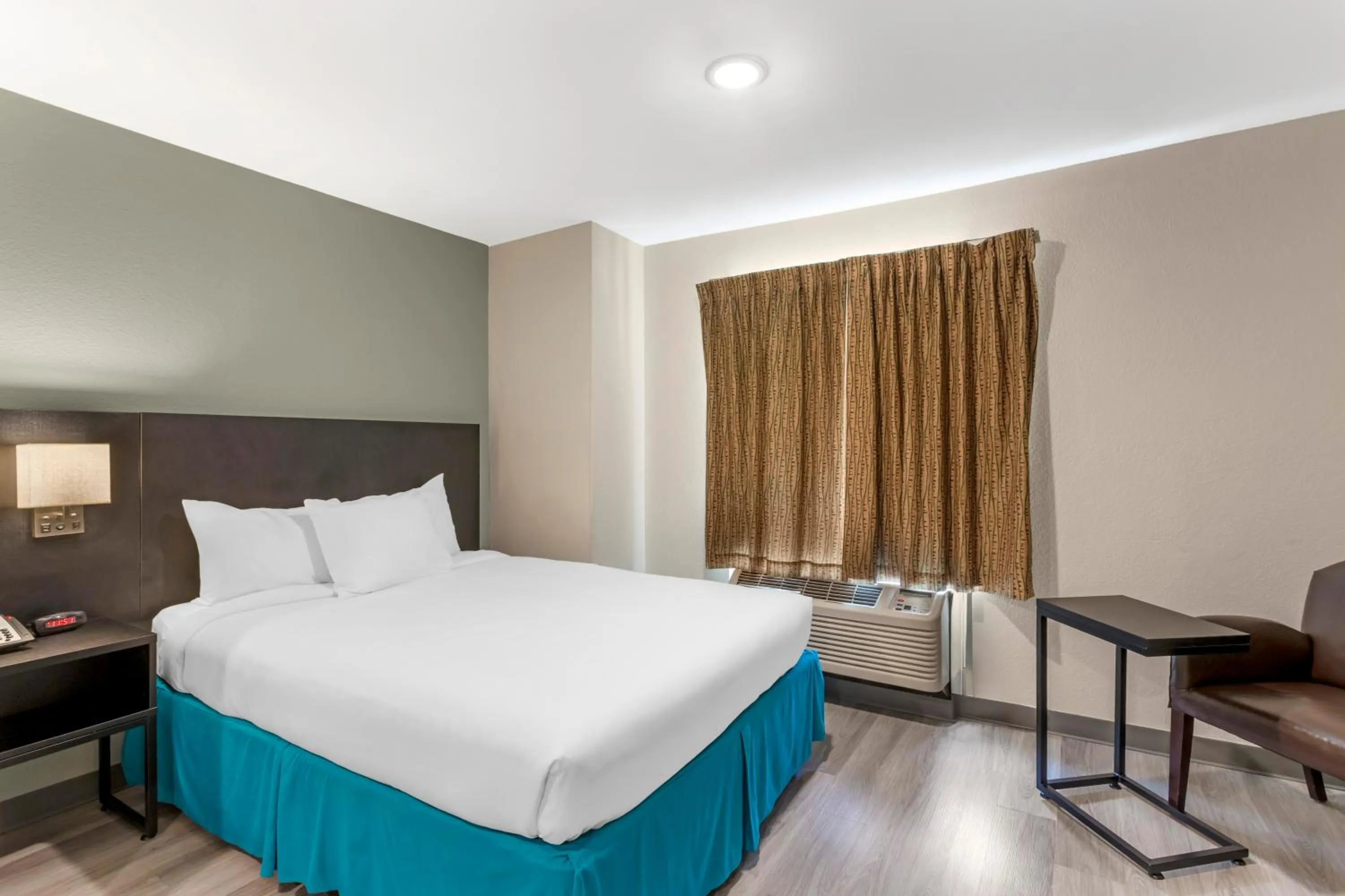 Bedroom, Bed in MainStay Suites Little Rock West Near Medical Centers