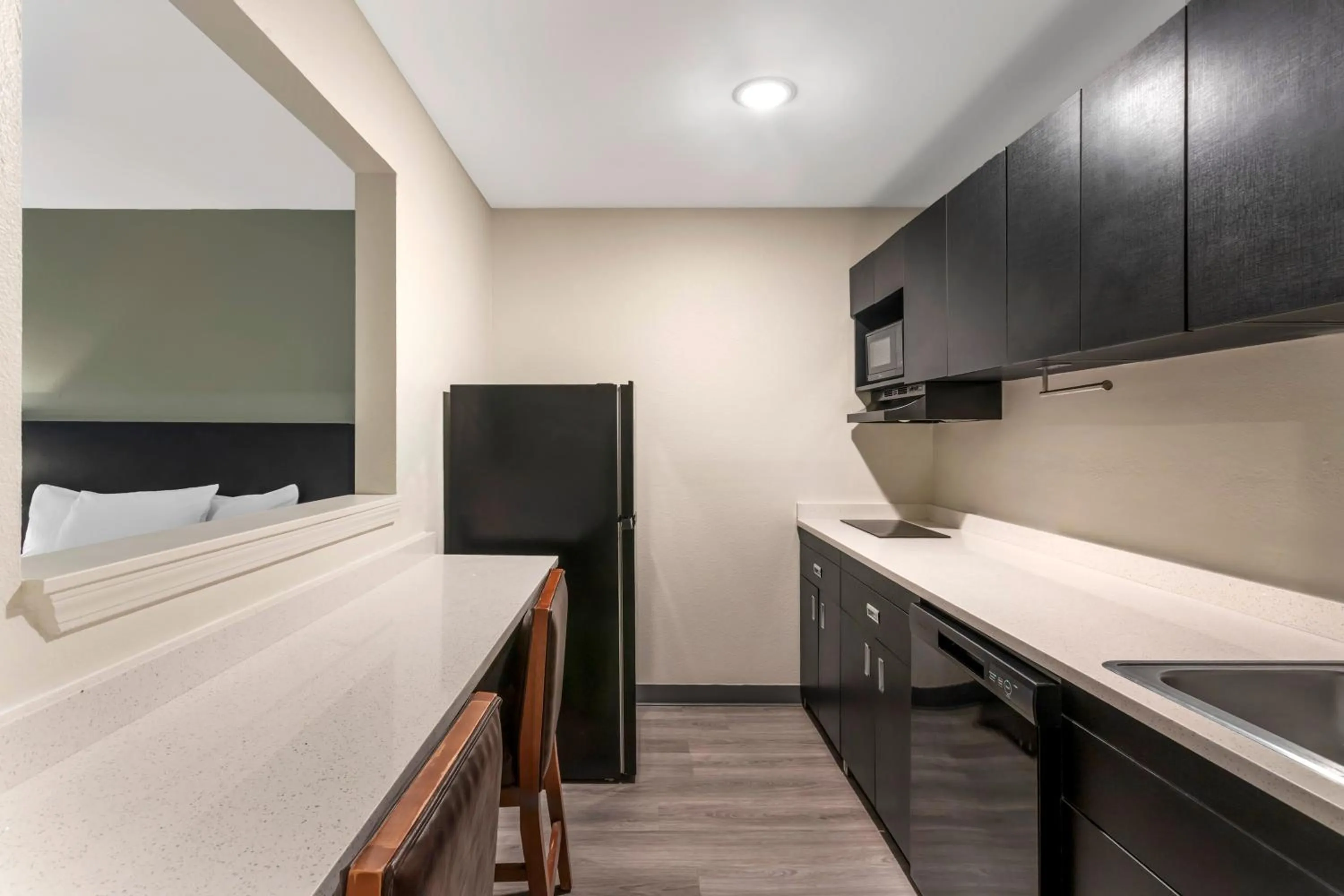 Kitchen or kitchenette in MainStay Suites Little Rock West Near Medical Centers