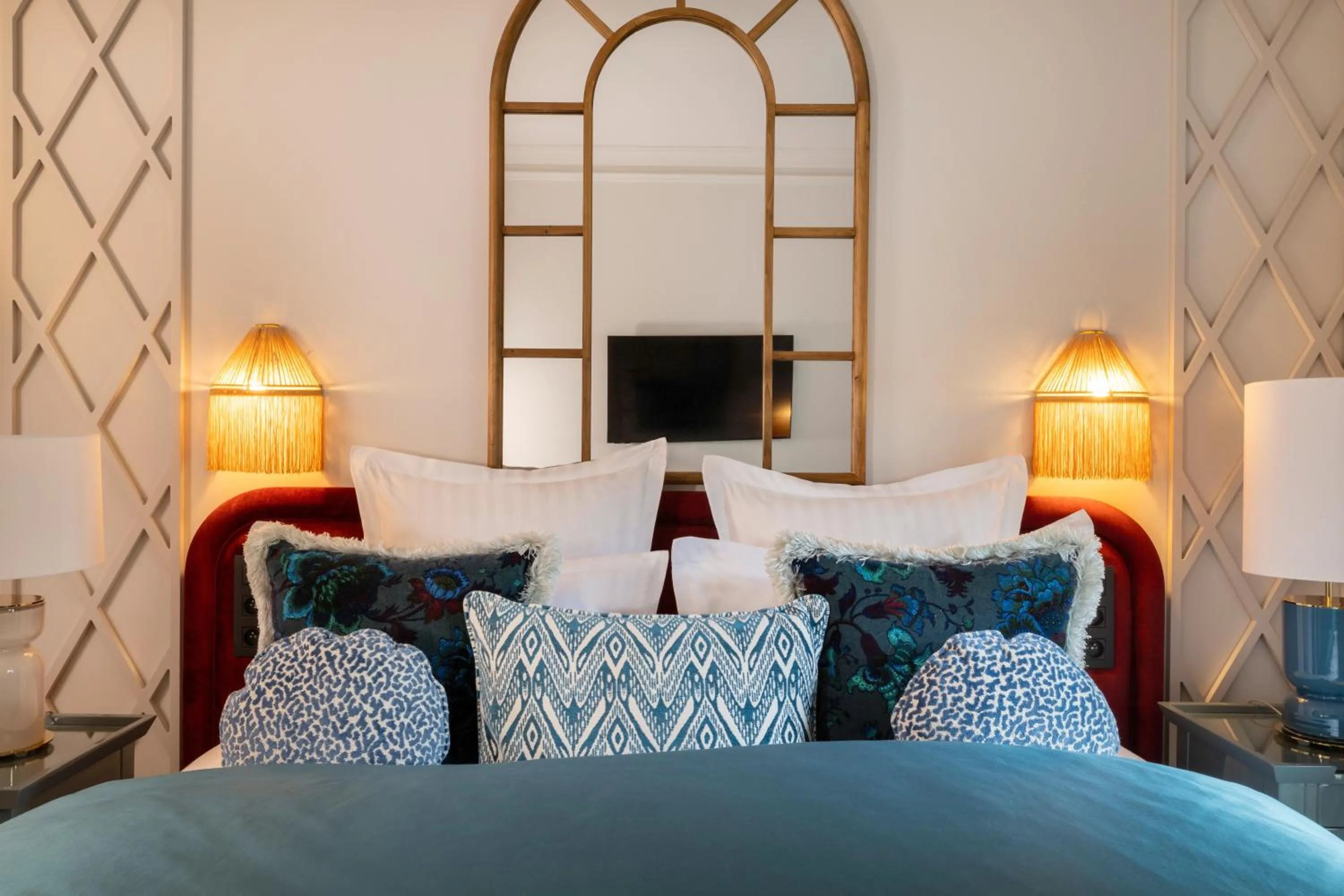 Bedroom, Bed in Hôtel Le Lavoisier & Spa