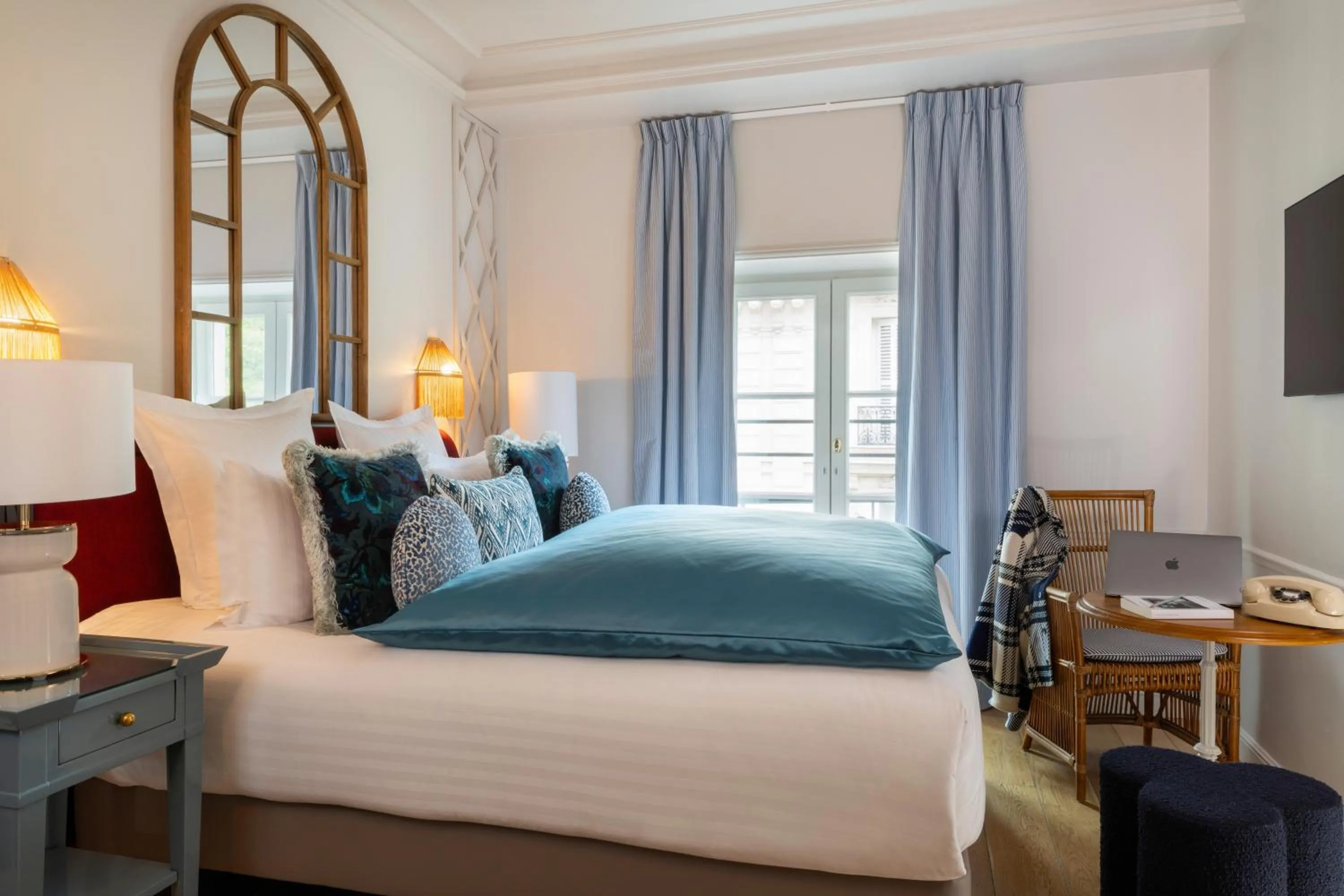 Bedroom, Bed in Hôtel Le Lavoisier & Spa