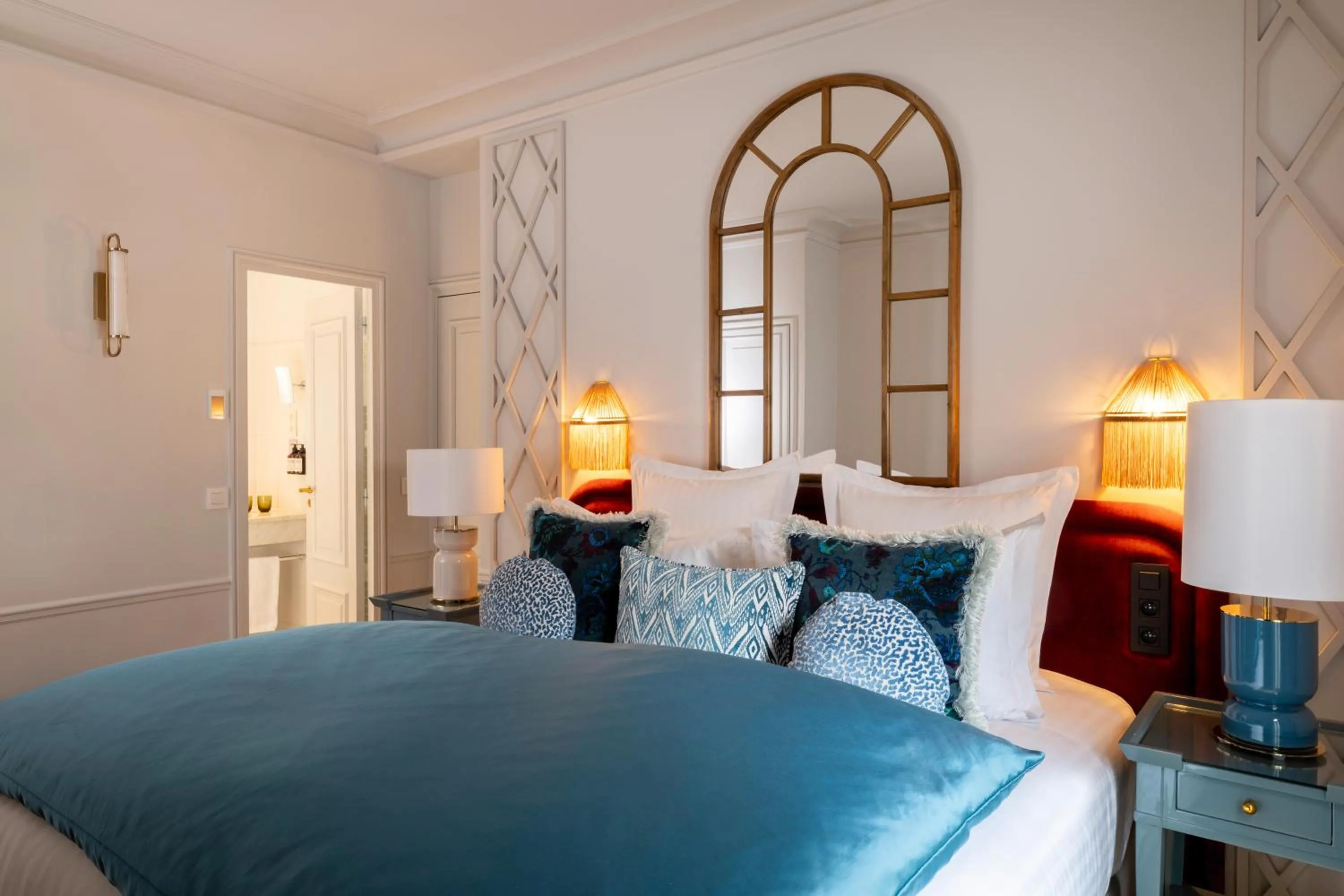 Bedroom, Bed in Hôtel Le Lavoisier & Spa