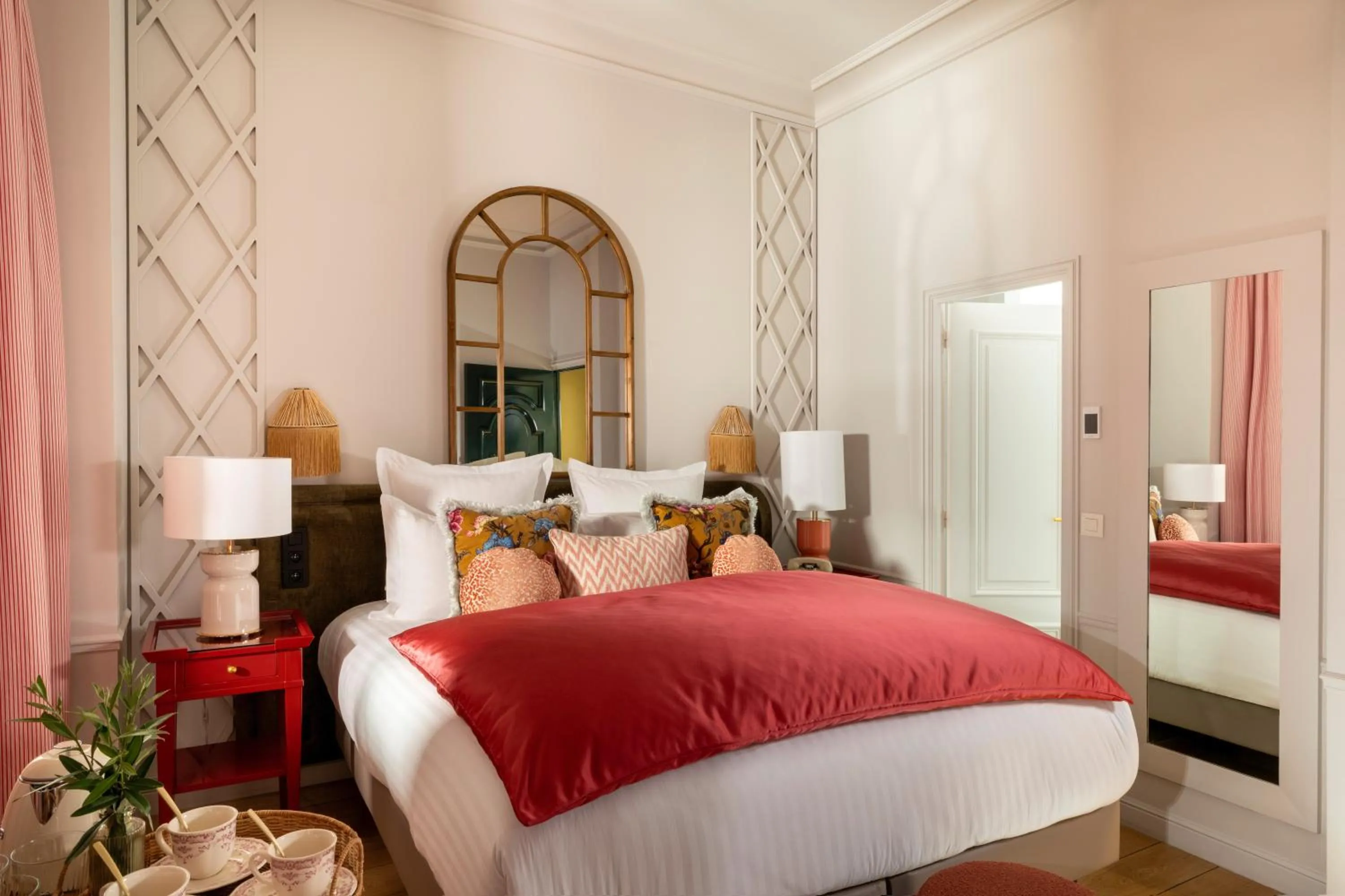 Bedroom, Bed in Hôtel Le Lavoisier & Spa